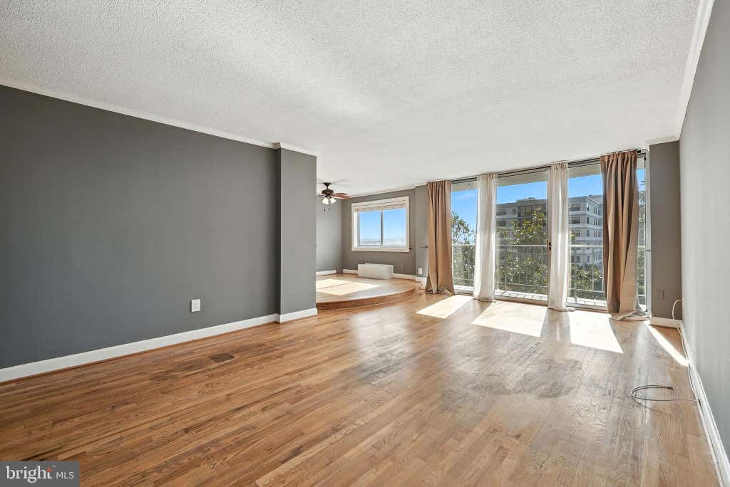 Photo of 2059 Huntington Avenue #707, ALEXANDRIA, VA 22303 (MLS # VAFX2267002)