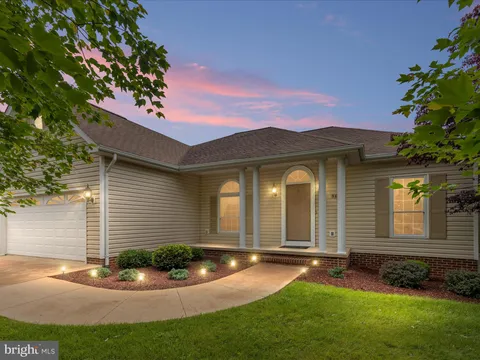 565 Fulton Drive, Strasburg, VA MLS: VASH2011236