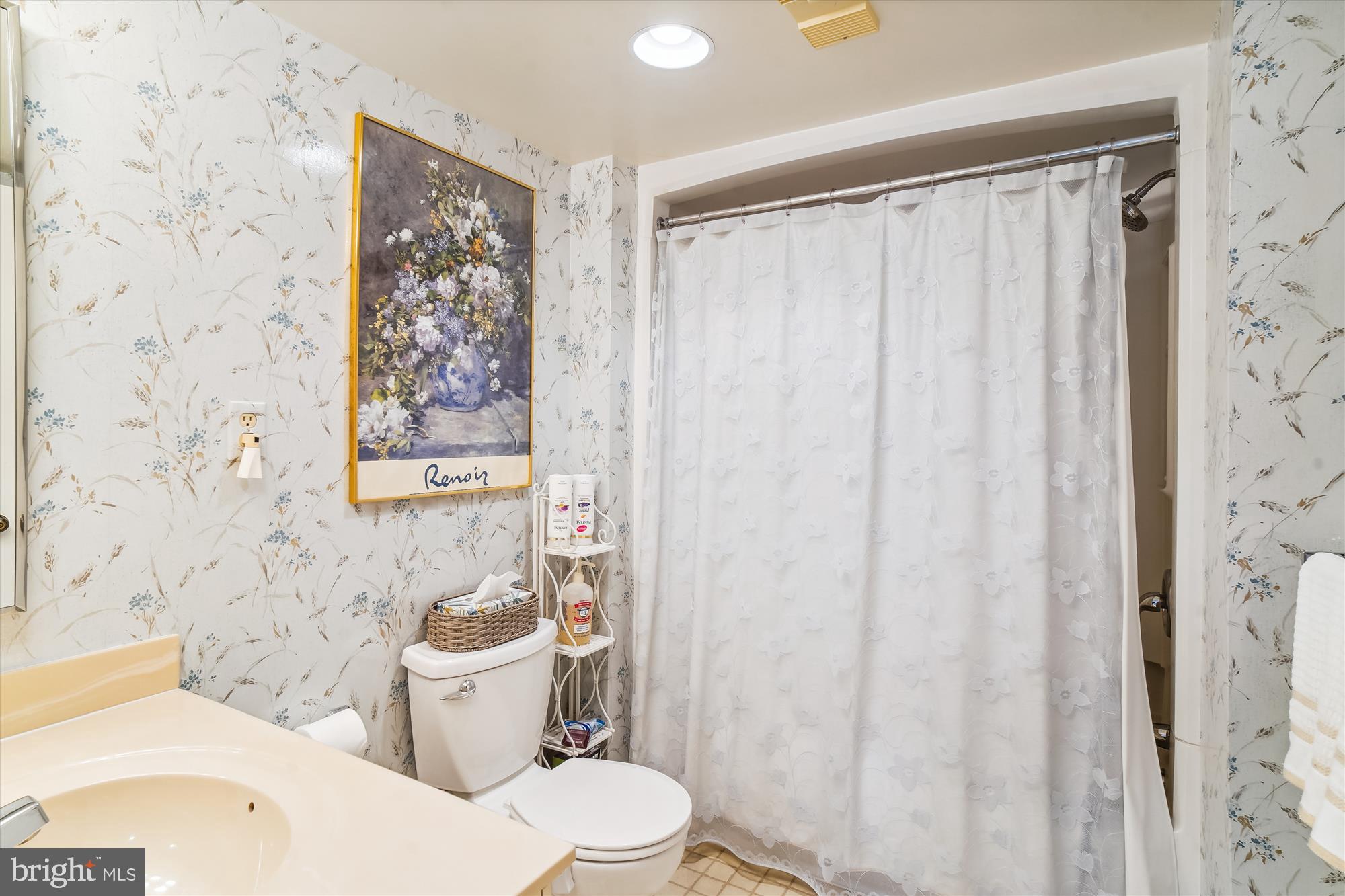 LEISURE WORLD - Residential