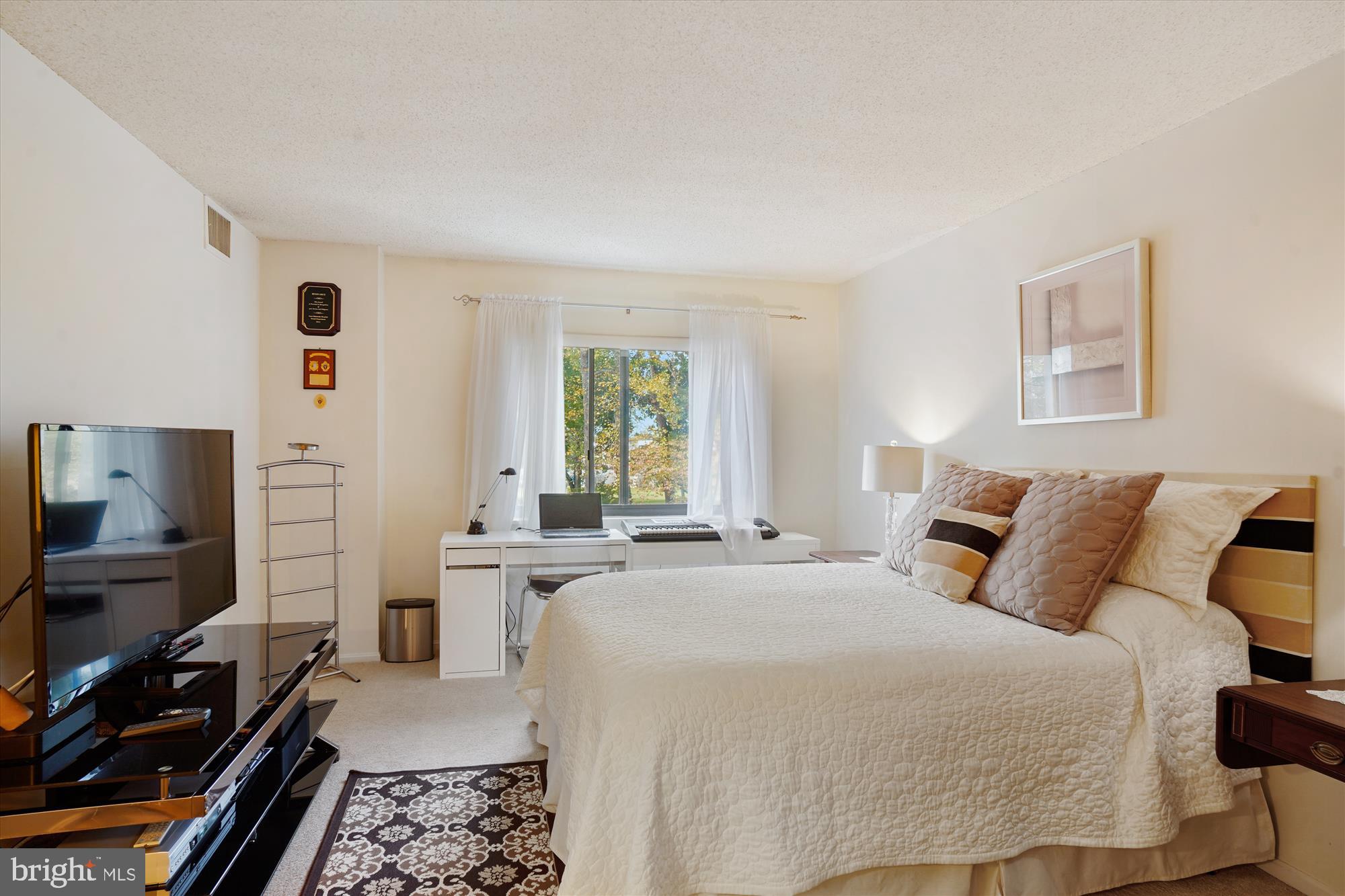 LEISURE WORLD - Residential