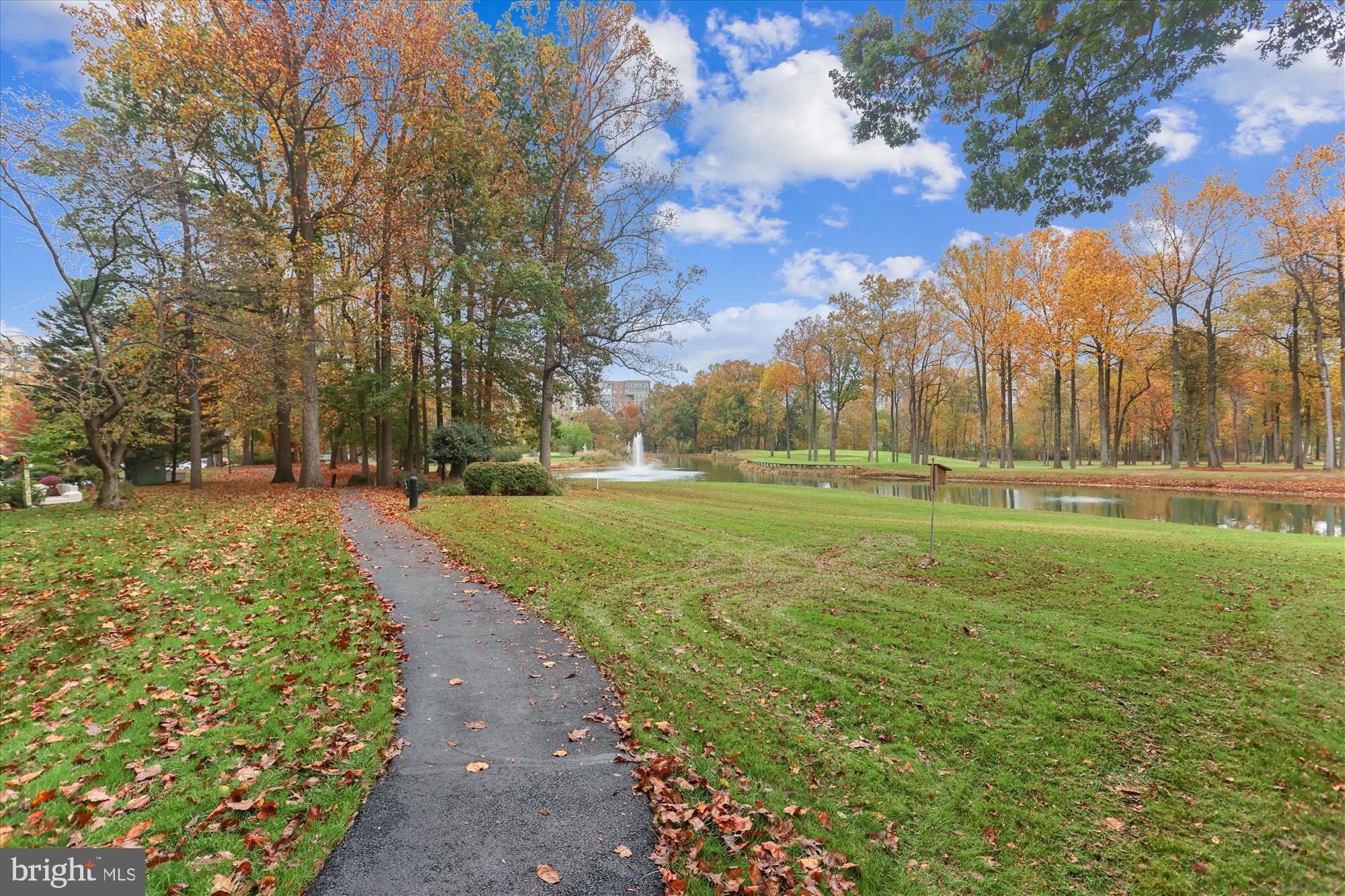 LEISURE WORLD - Residential