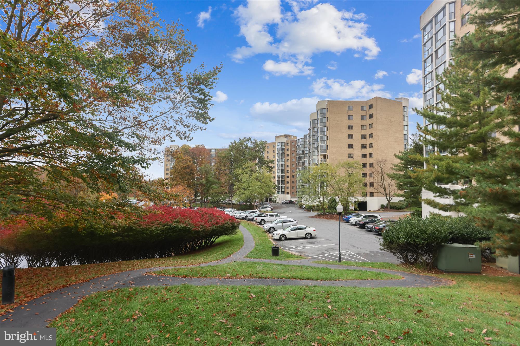 LEISURE WORLD - Residential