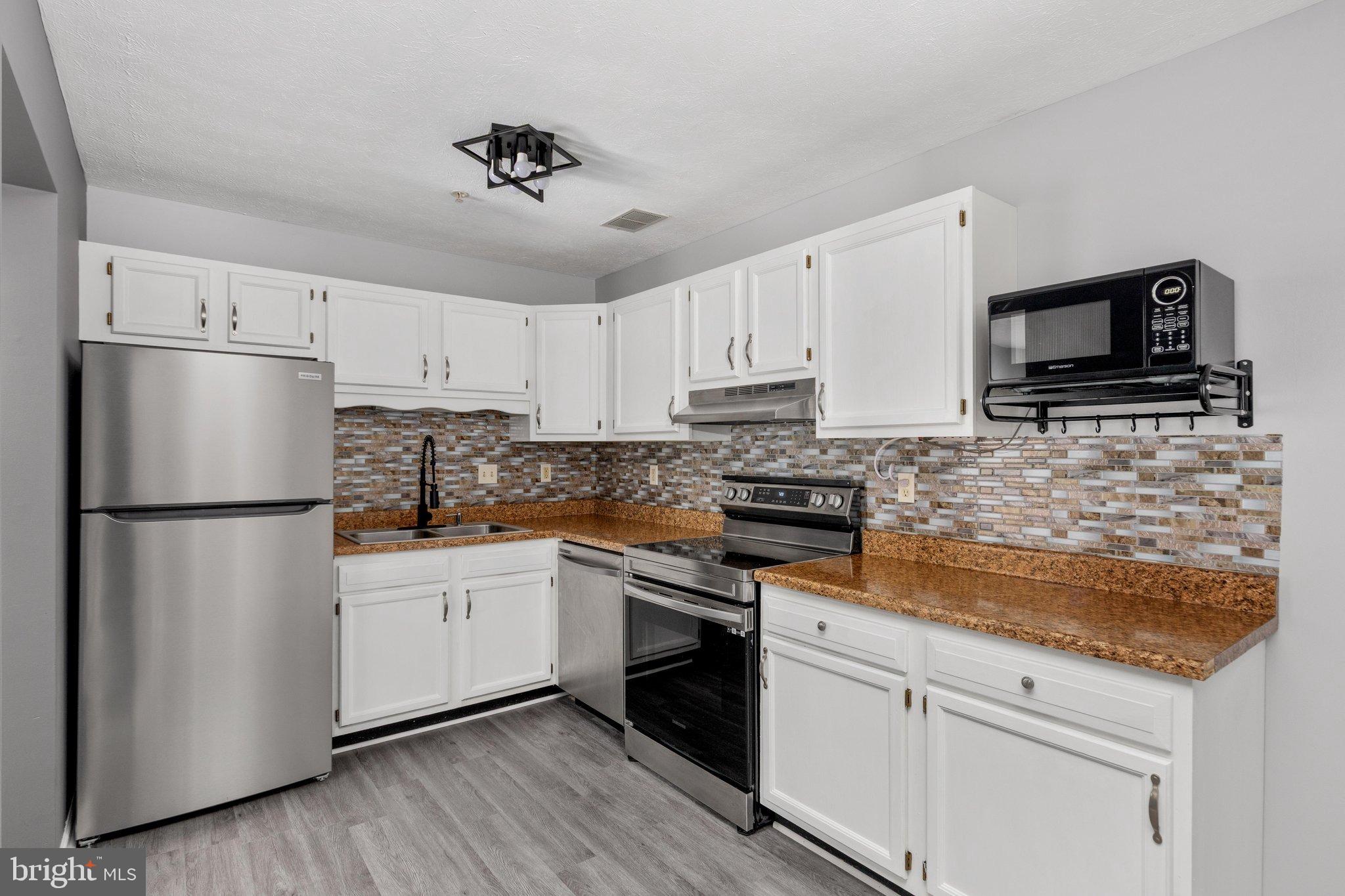 225 BRANDY COURT J-3