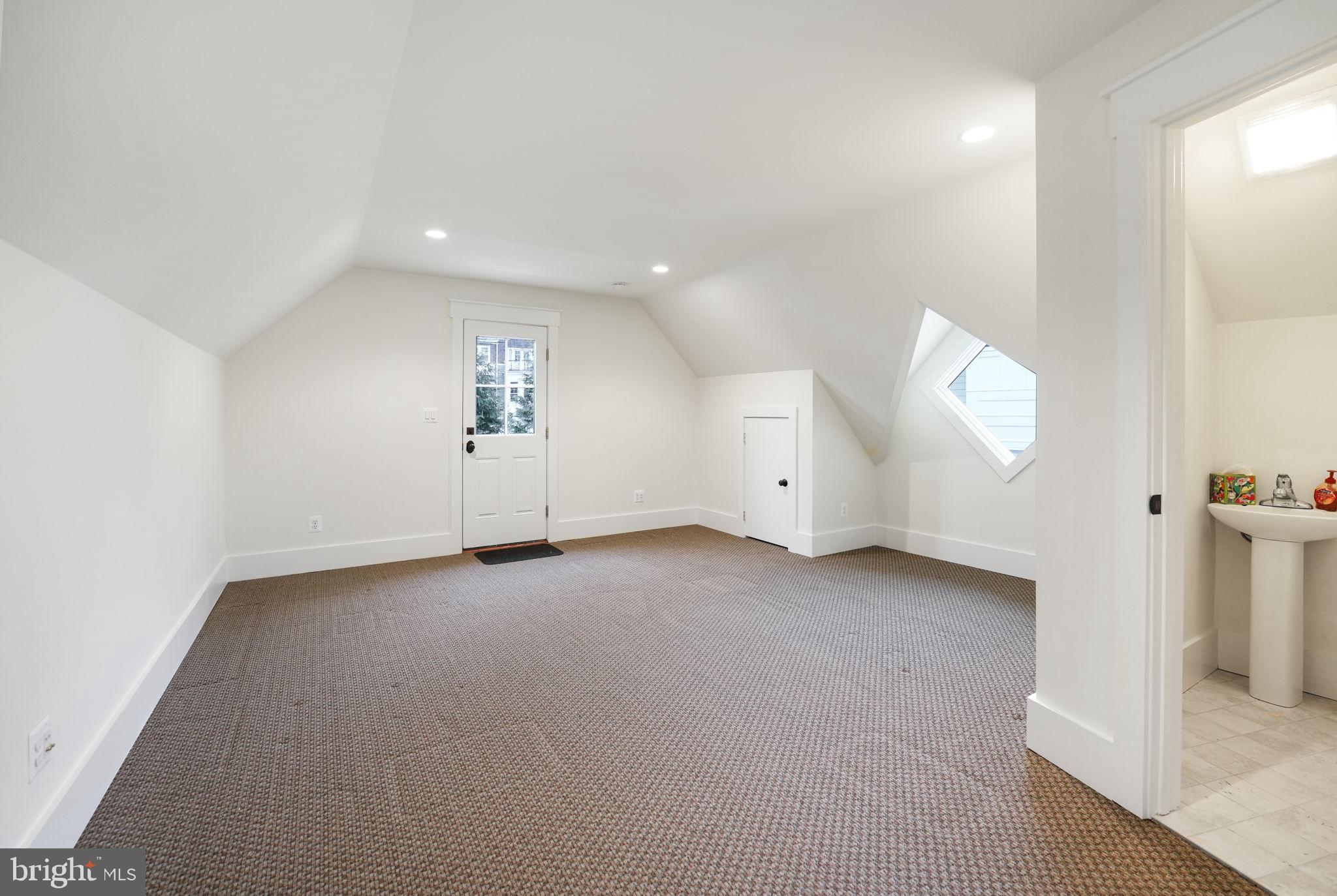 VIENNA WOODS - Residential