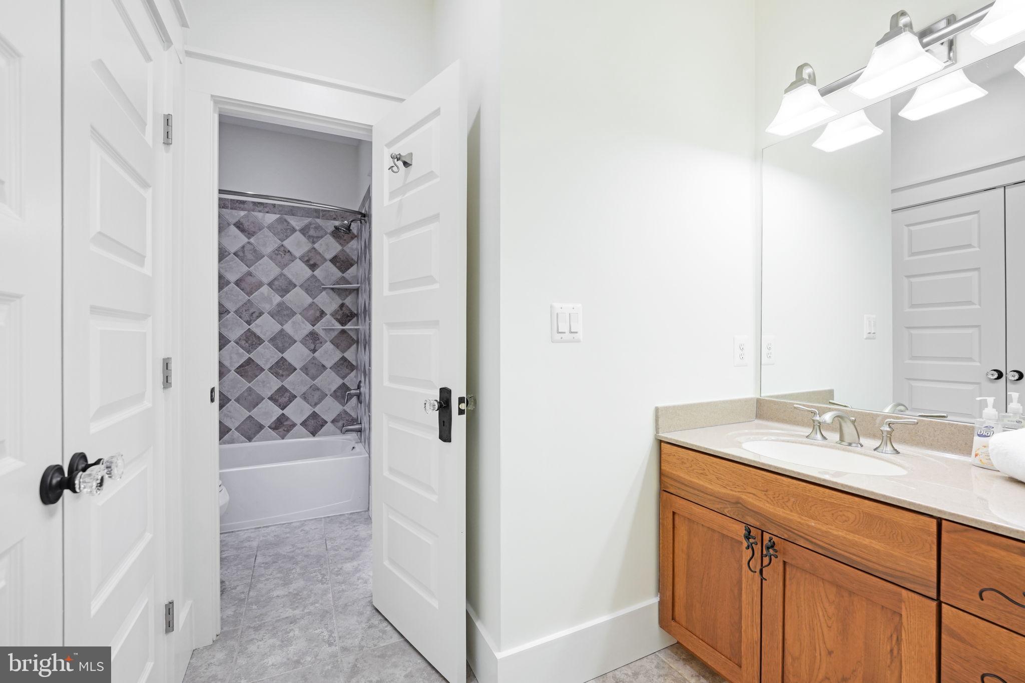 VIENNA WOODS - Residential