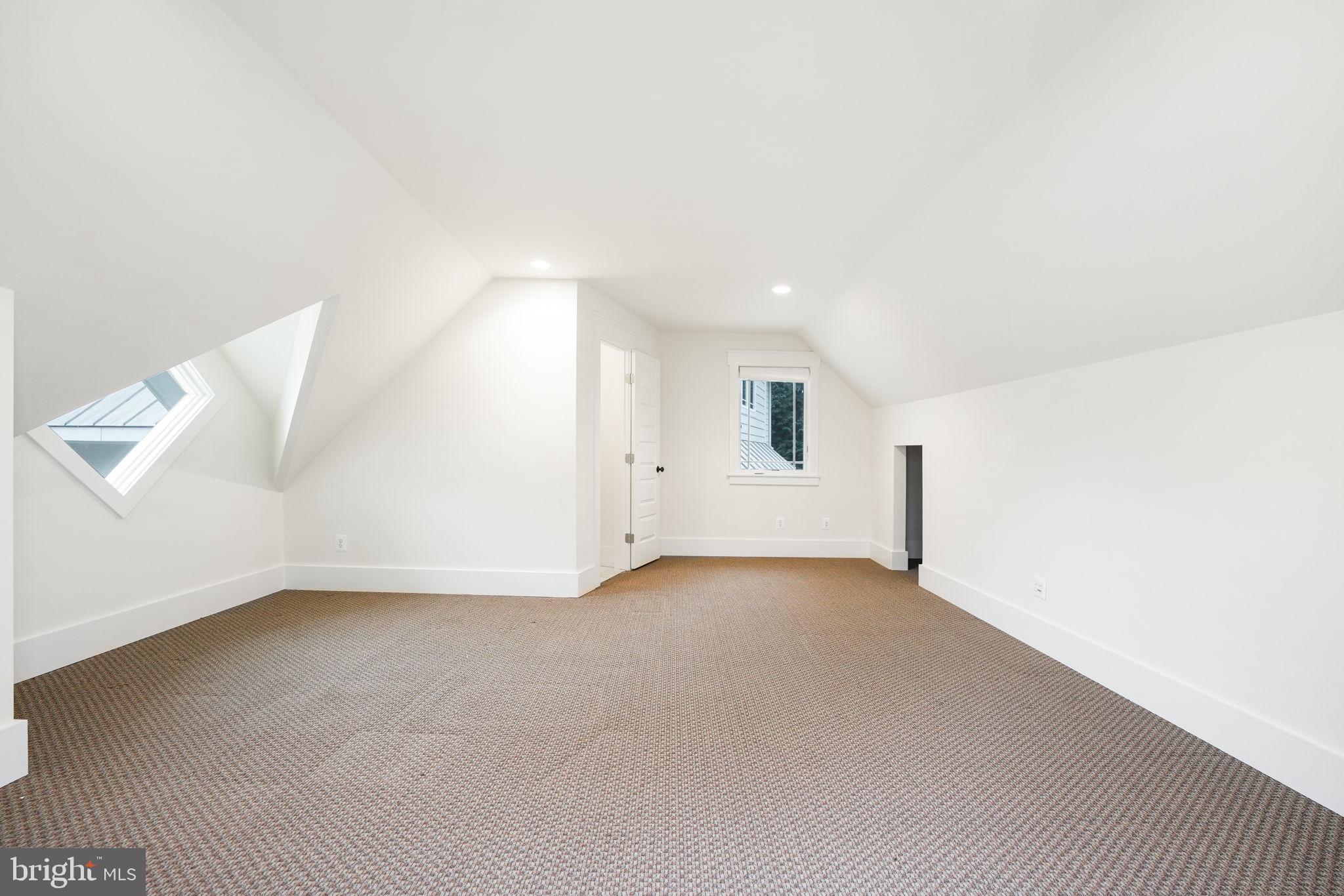 VIENNA WOODS - Residential