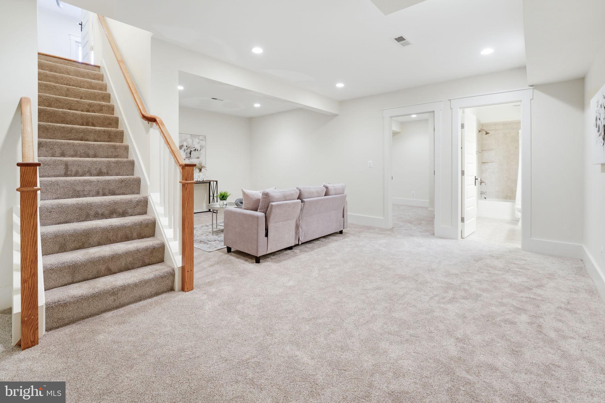 VIENNA WOODS - Residential