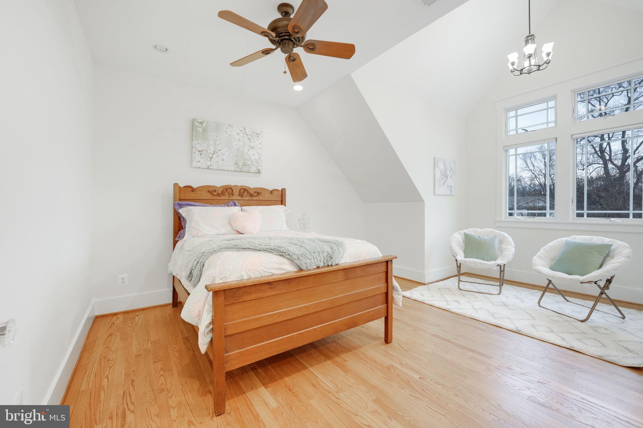 VIENNA WOODS - Residential