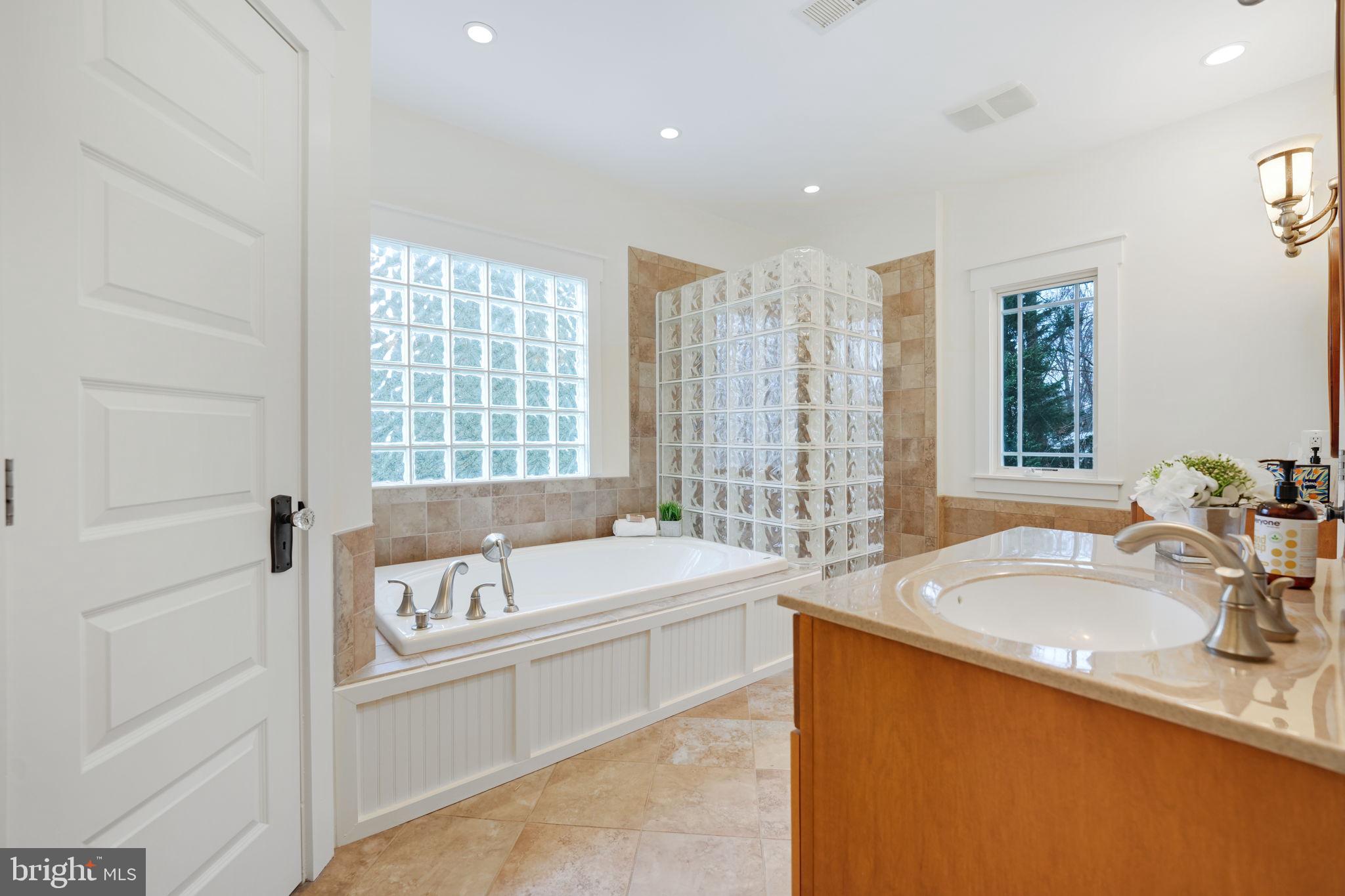 VIENNA WOODS - Residential