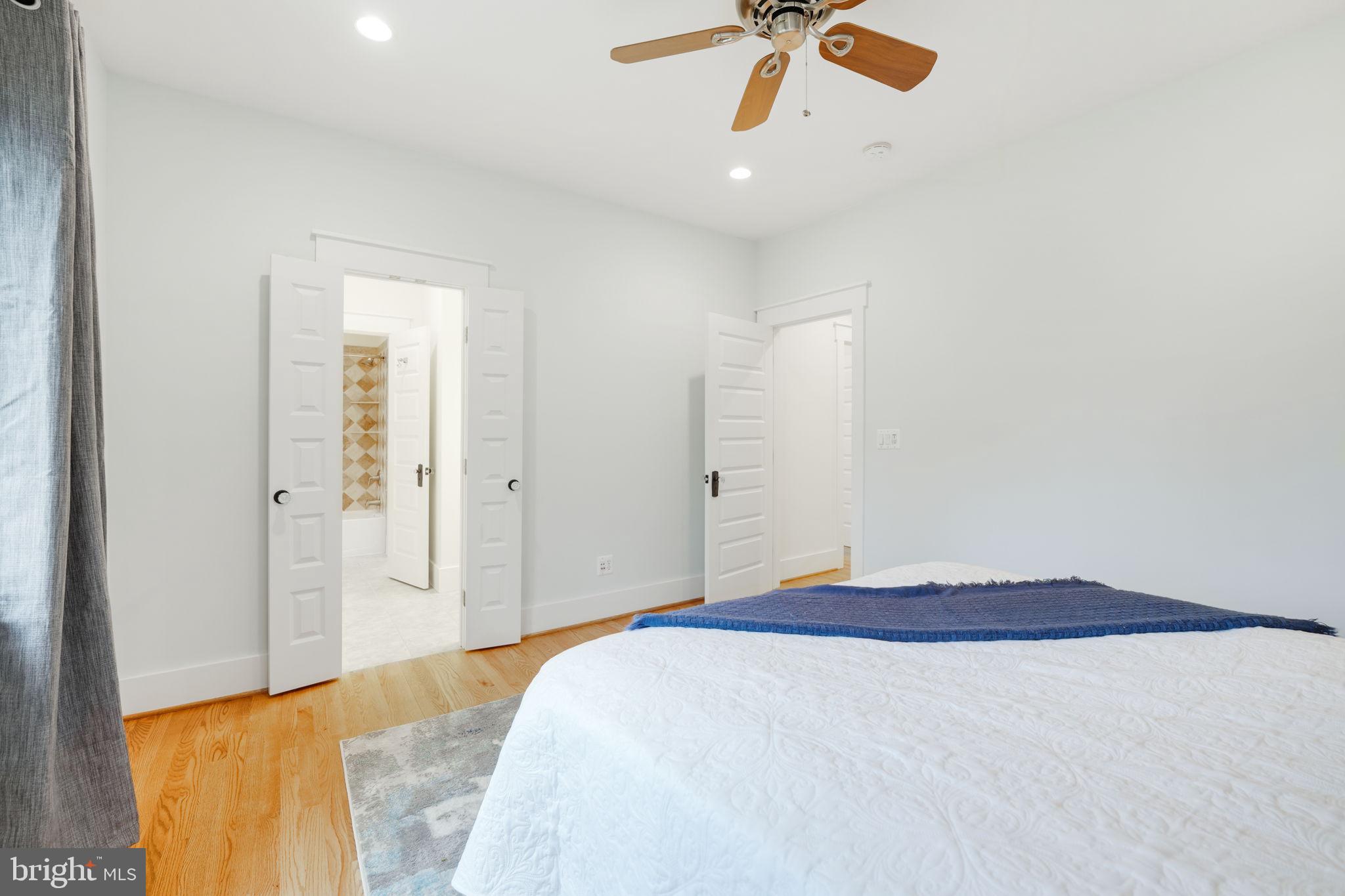 VIENNA WOODS - Residential