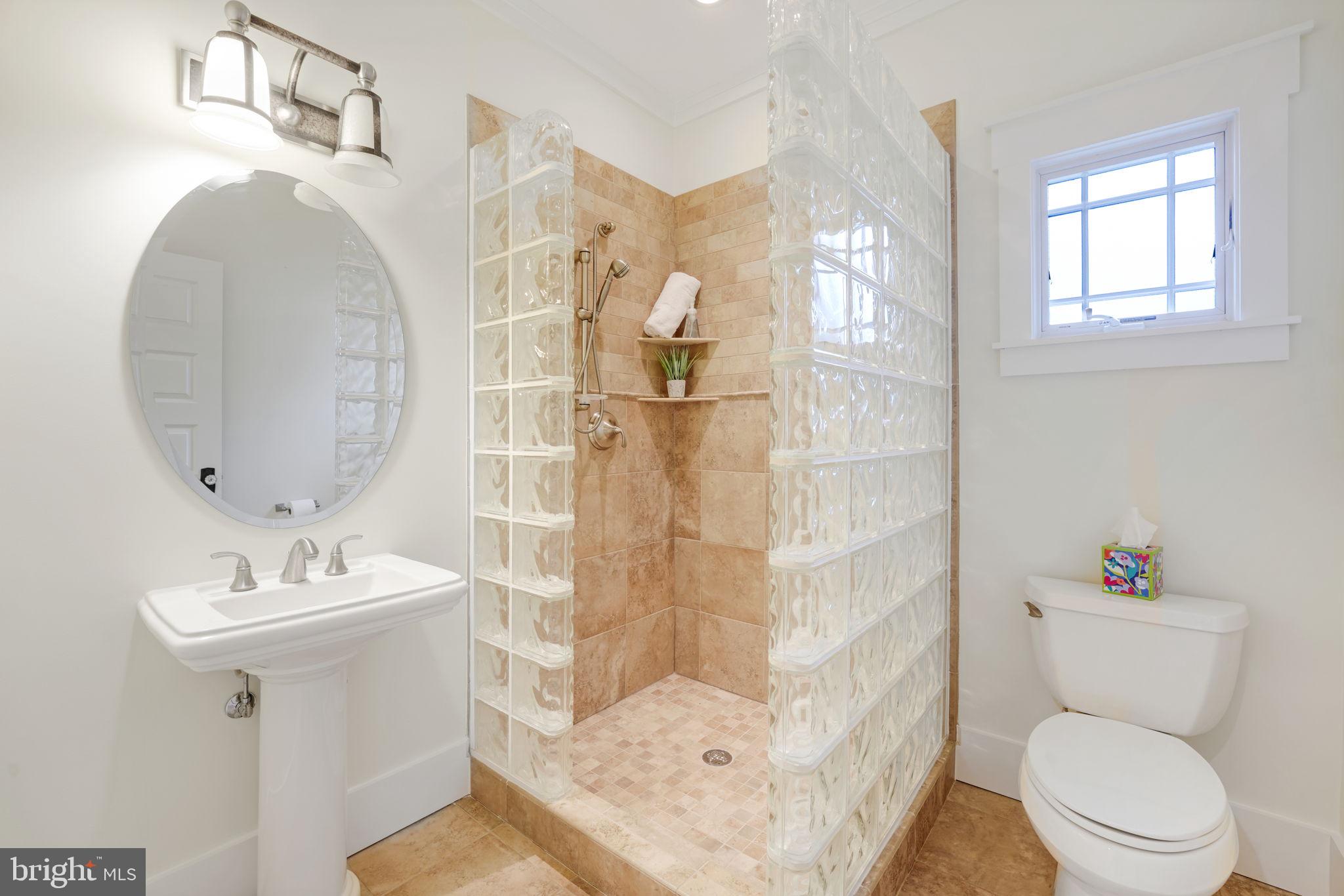 VIENNA WOODS - Residential