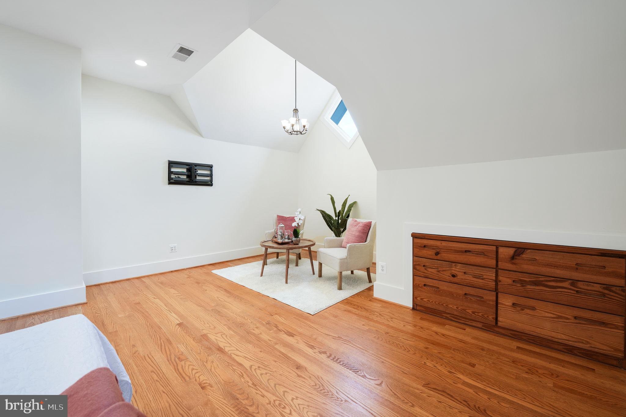 VIENNA WOODS - Residential