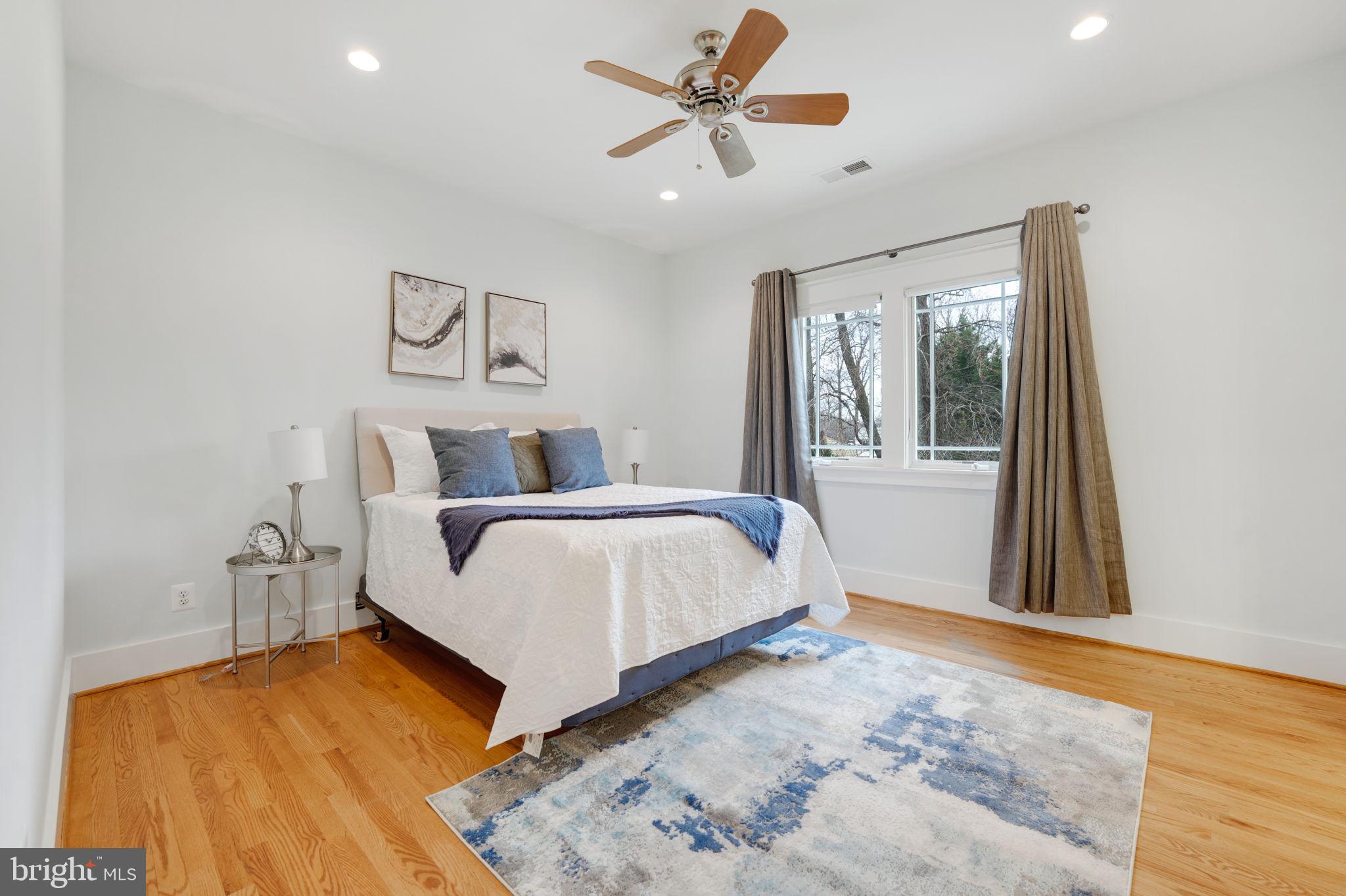 VIENNA WOODS - Residential