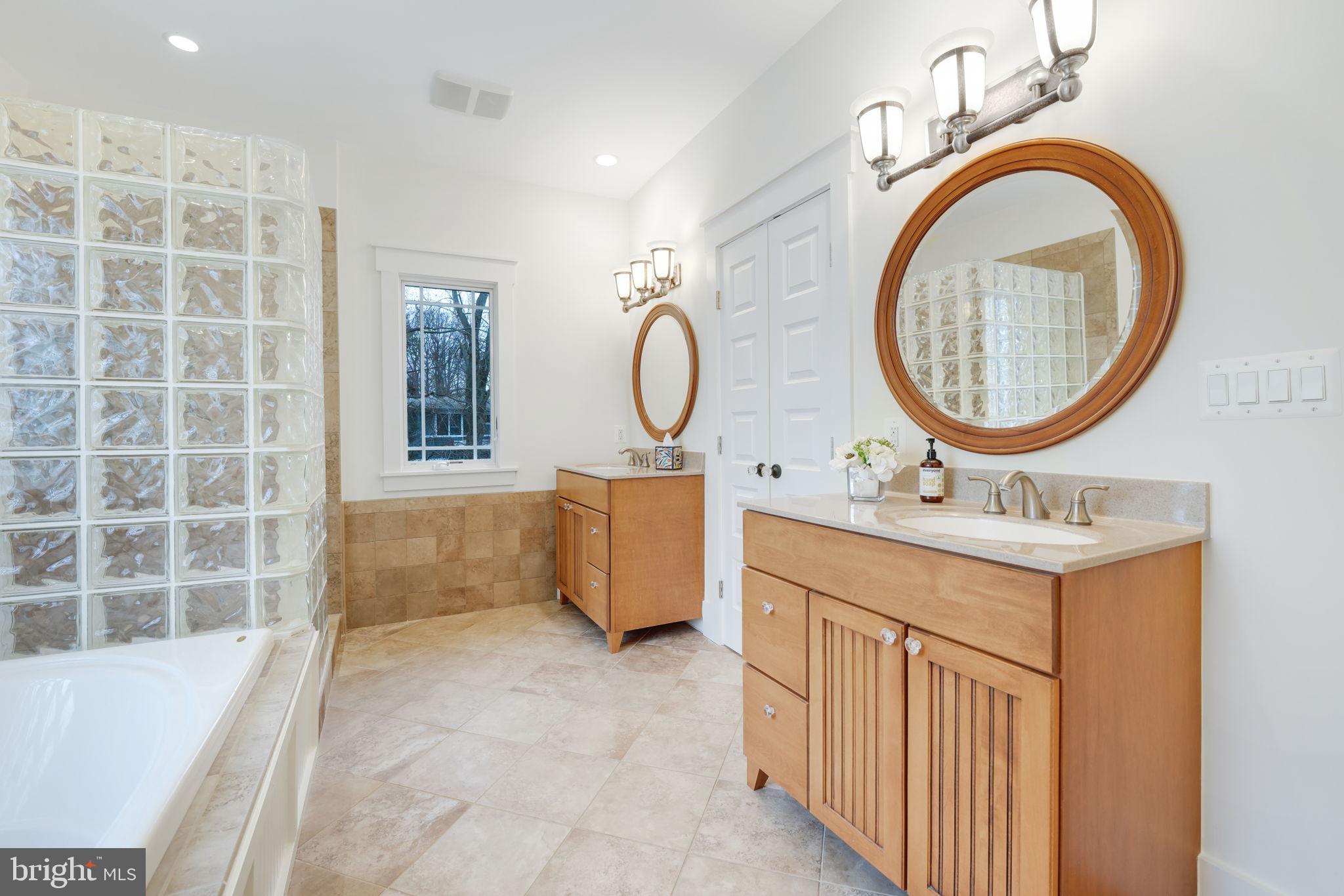 VIENNA WOODS - Residential