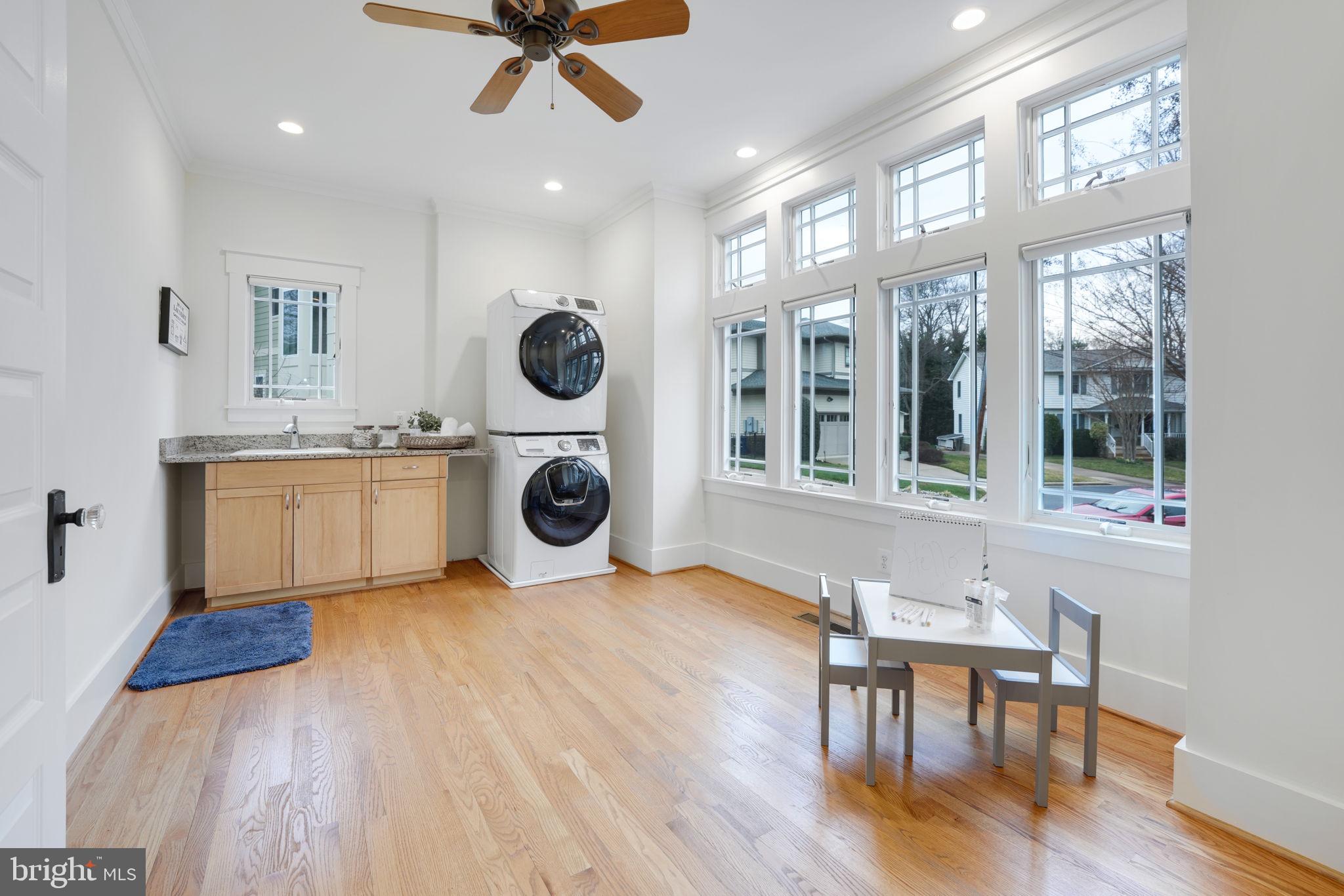 VIENNA WOODS - Residential