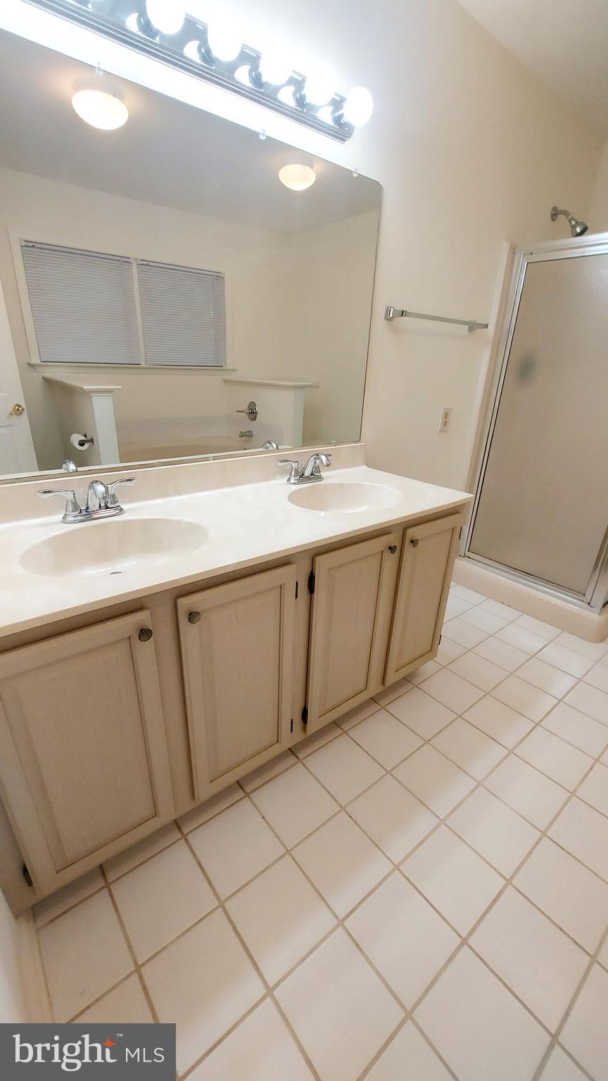 CHESAPEAKE CLUB CONDOS - Residential