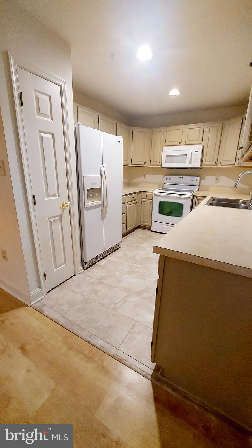 CHESAPEAKE CLUB CONDOS - Residential