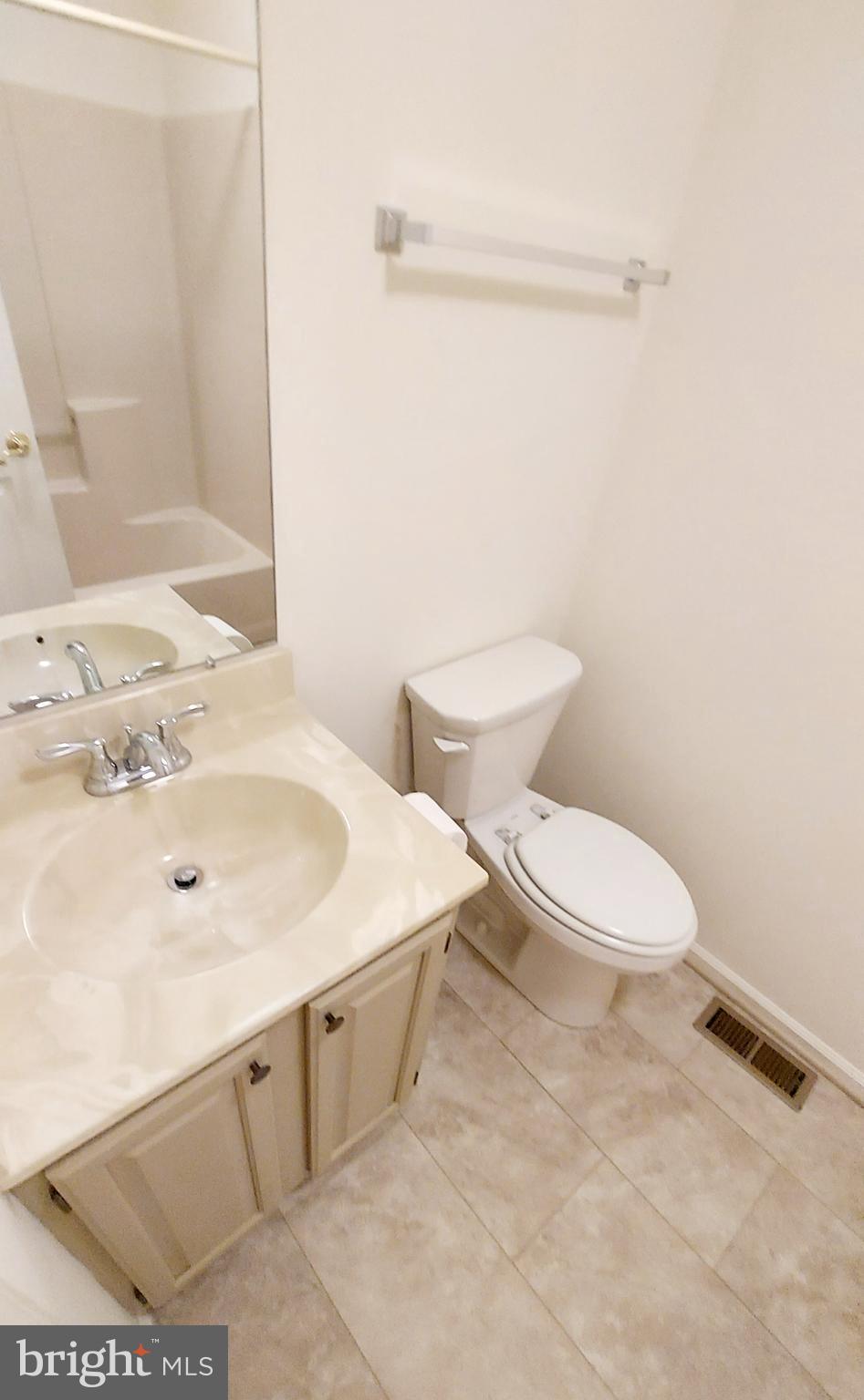 CHESAPEAKE CLUB CONDOS - Residential