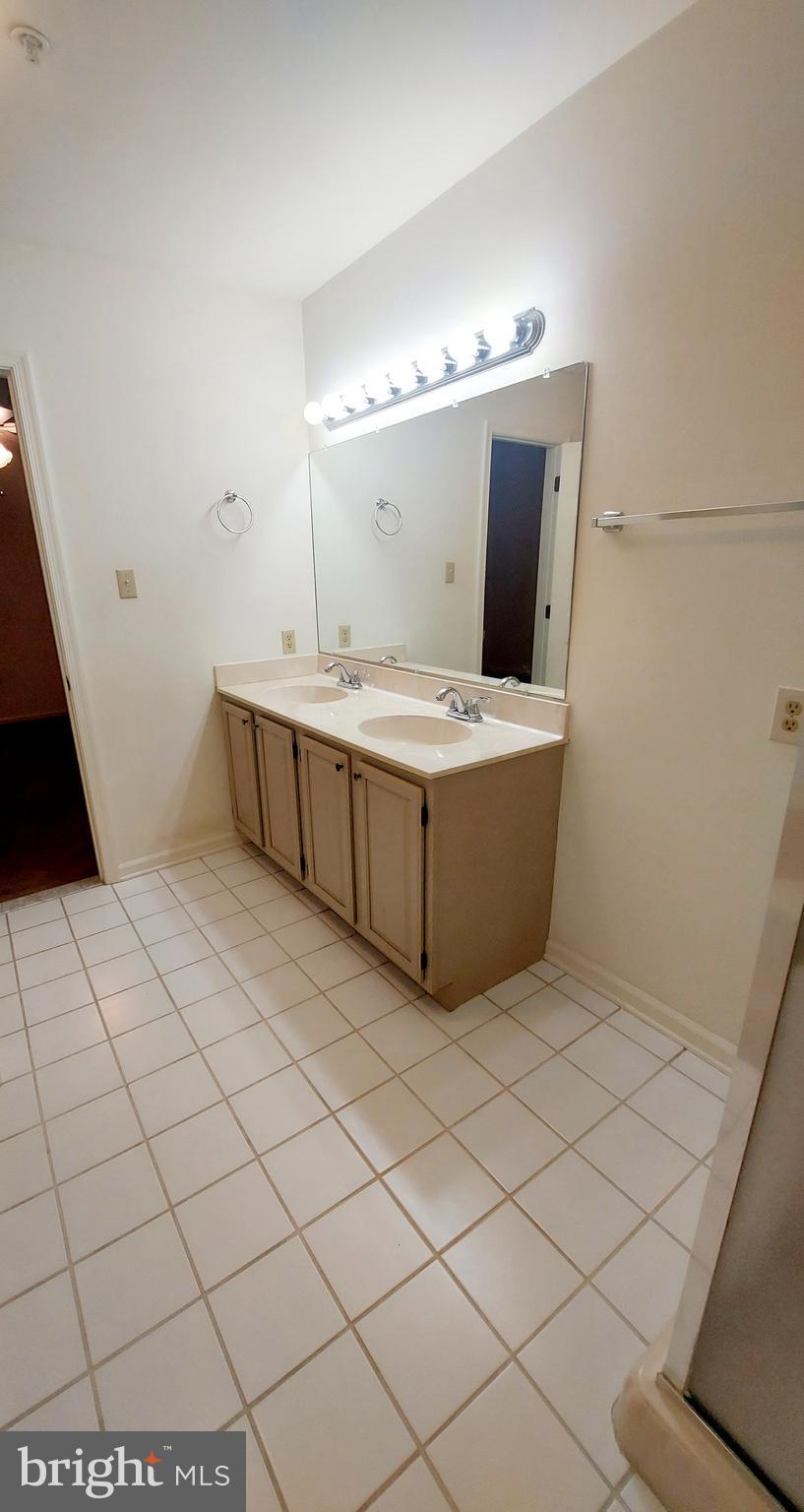 CHESAPEAKE CLUB CONDOS - Residential