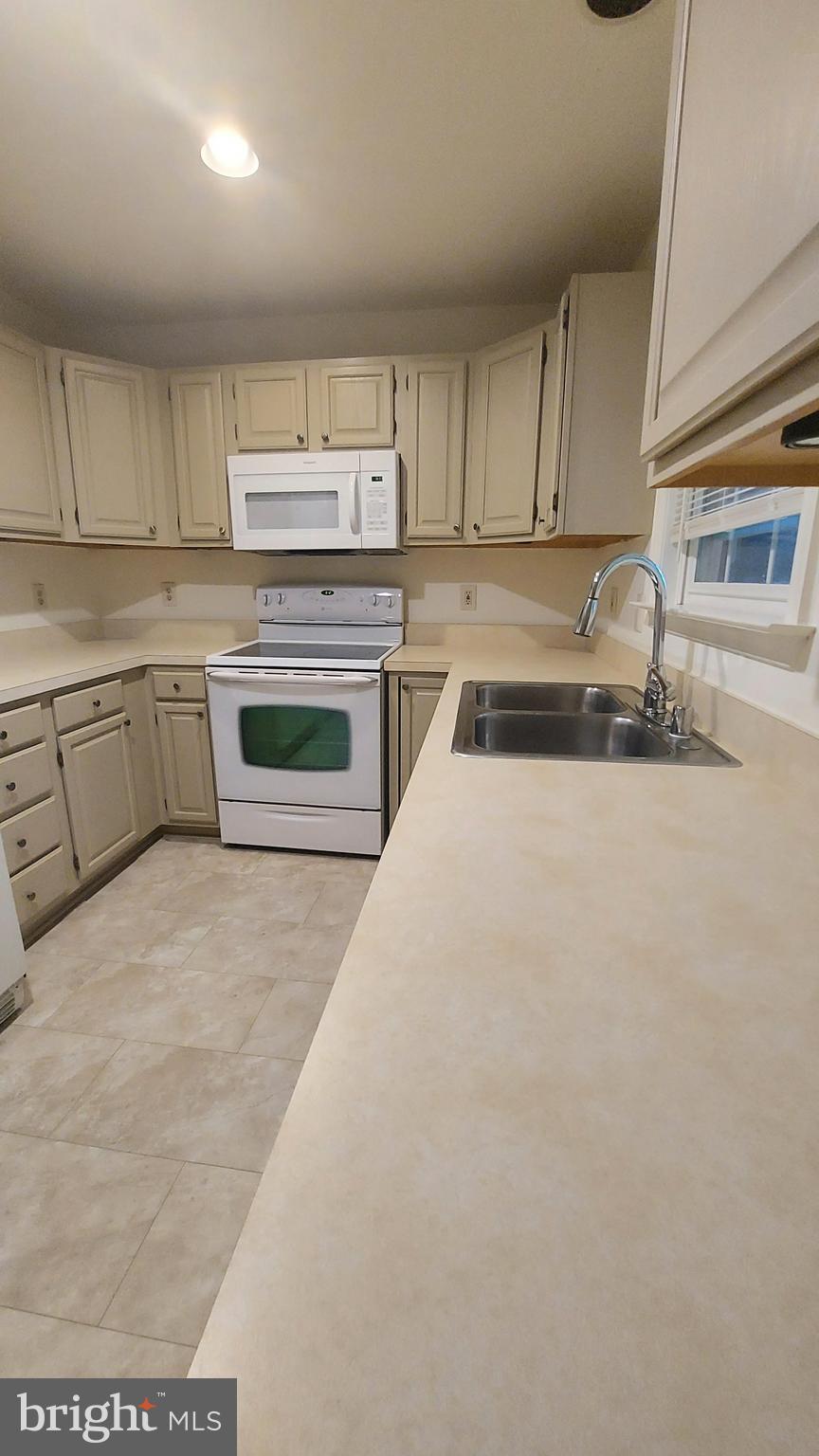 CHESAPEAKE CLUB CONDOS - Residential