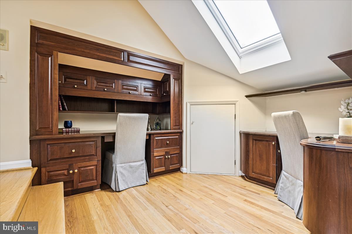 BRIDLESHIRE - Residential