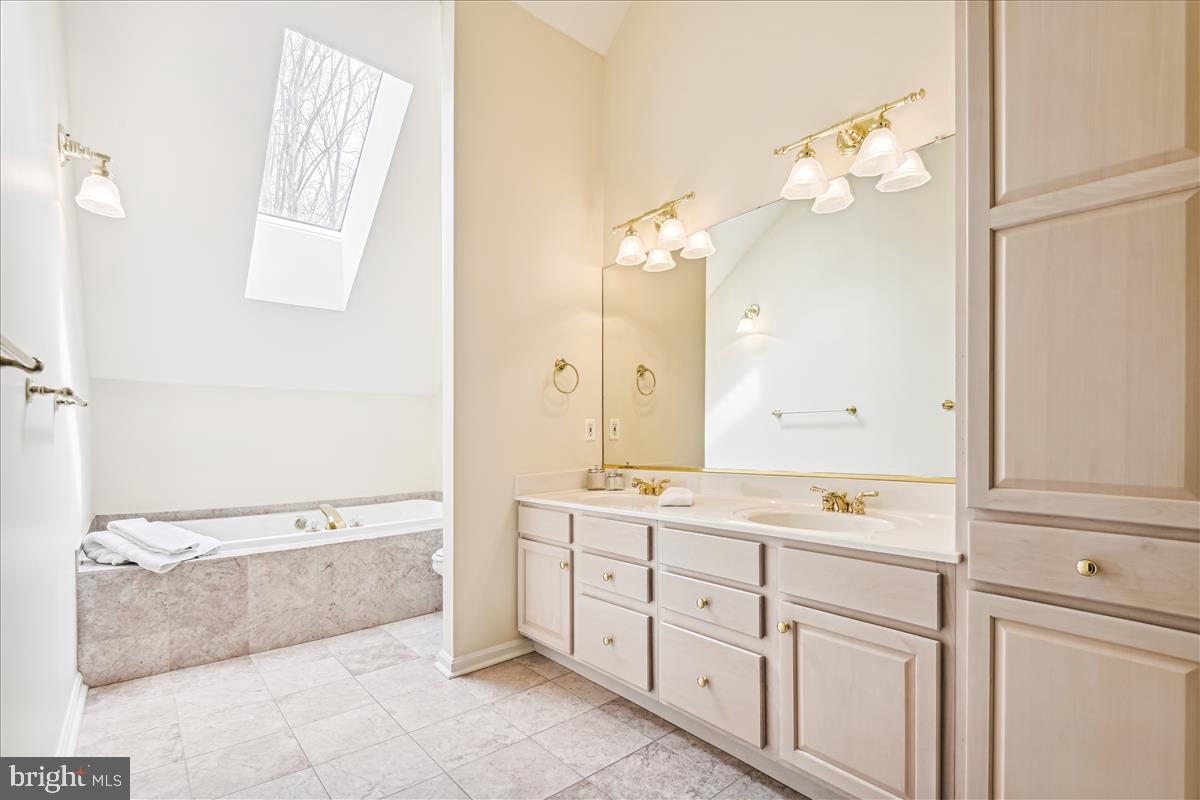 BRIDLESHIRE - Residential