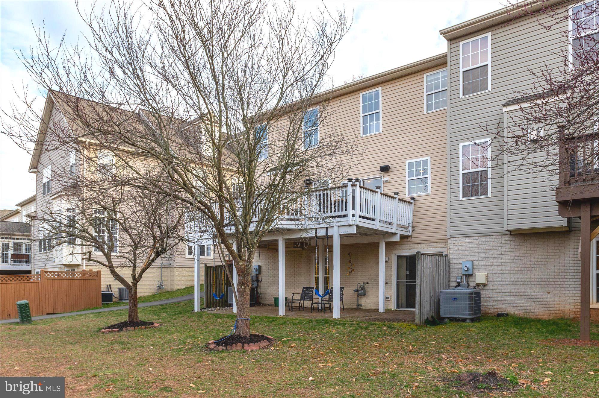 ASHBURN VILLAGE - Residential