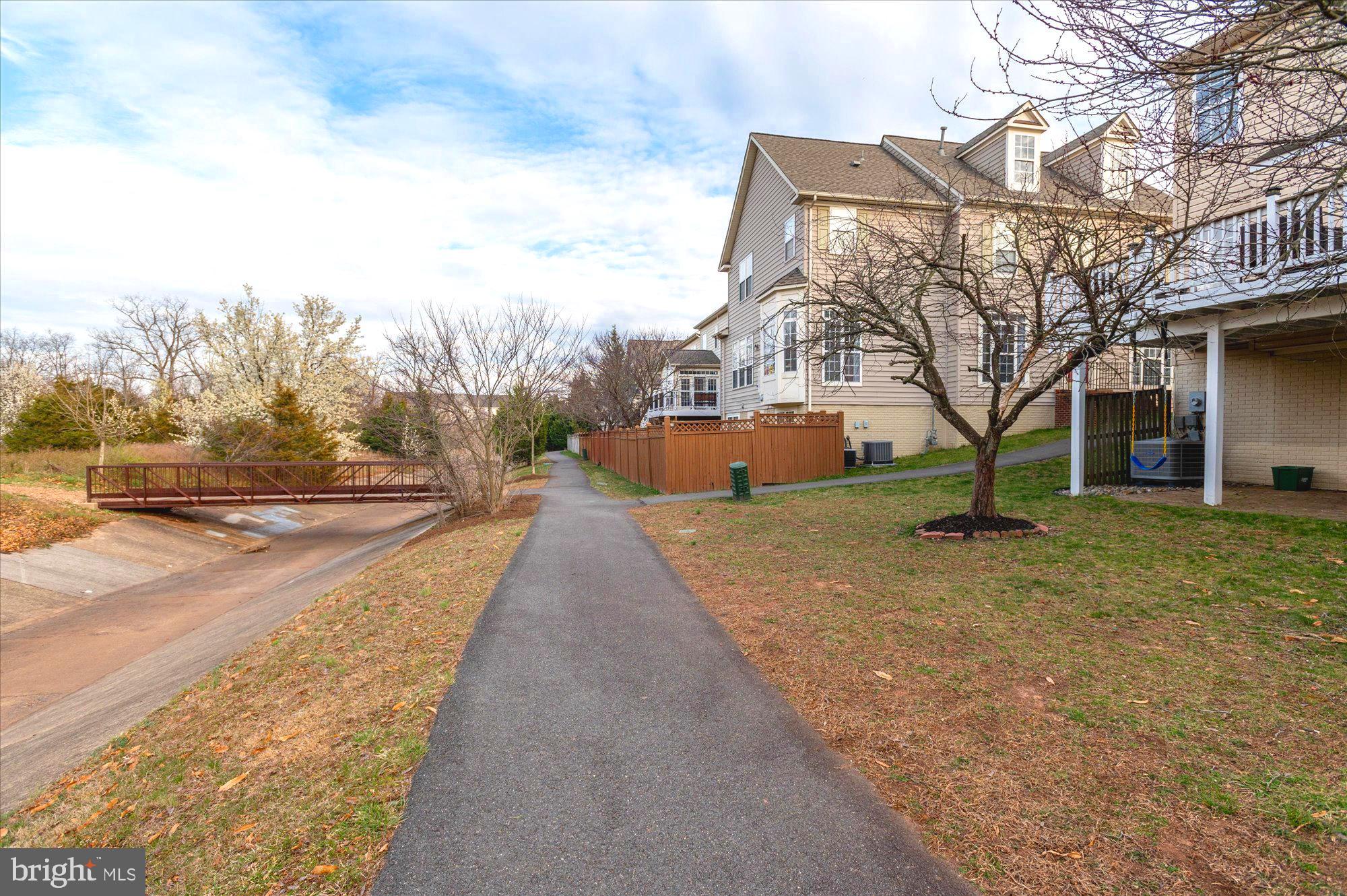 ASHBURN VILLAGE - Residential