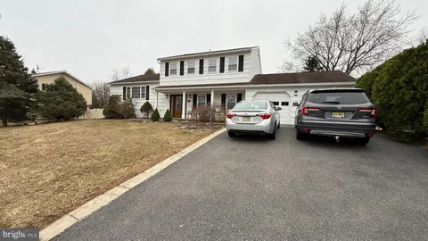 52 Powder Horn Dr, Phillipsburg, NJ MLS: NJWR2000420