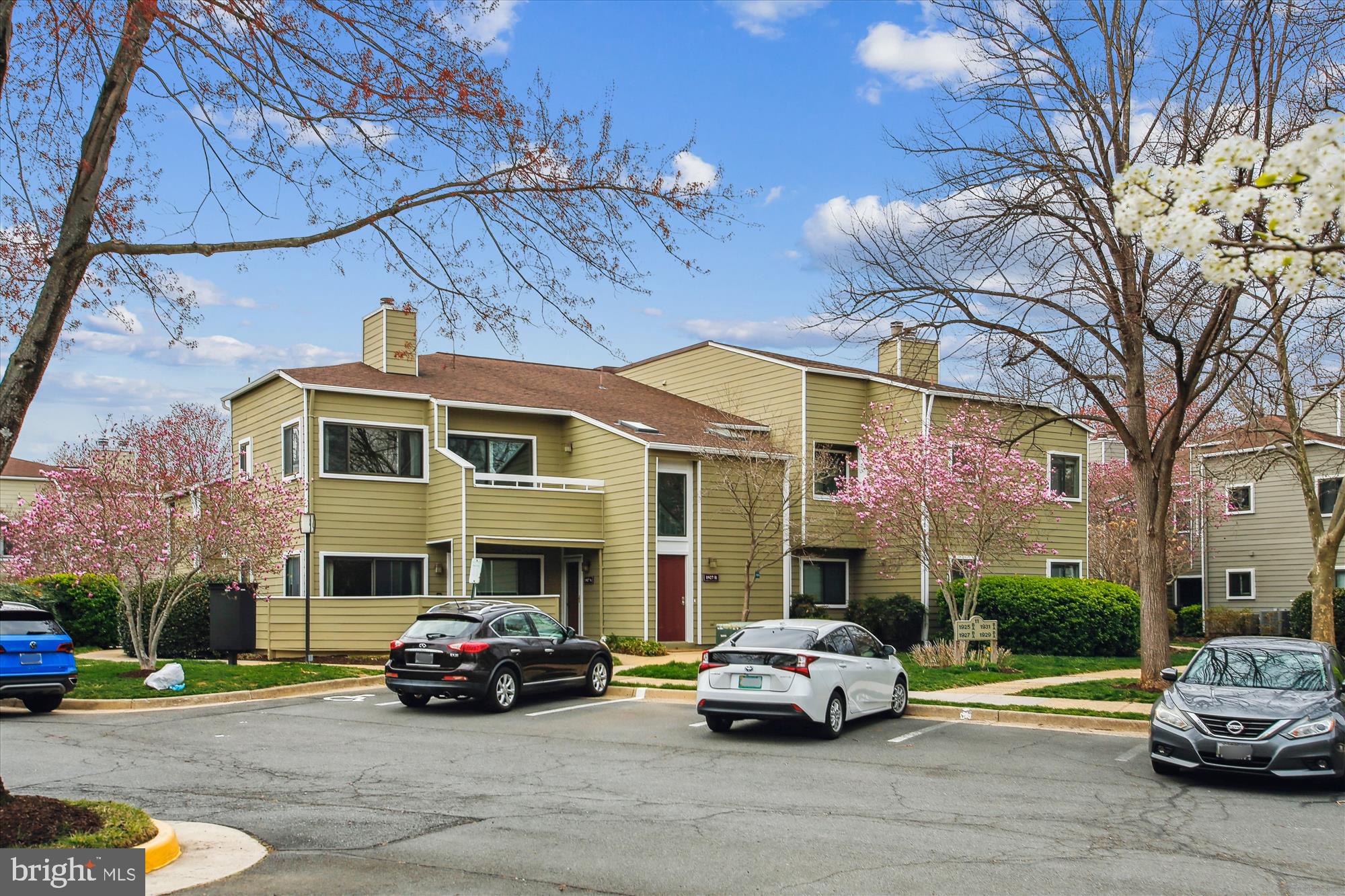 1925 VILLARIDGE DRIVE B