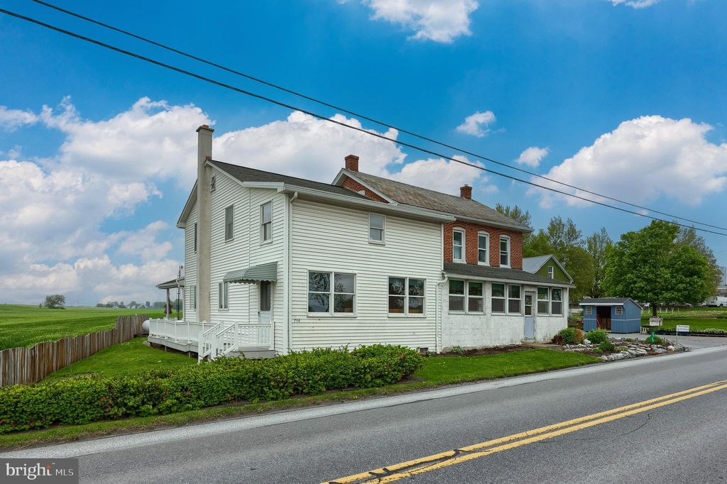 Photo of 706 N Shirk Road, NEW HOLLAND, PA 17557 (MLS # PALA2069598)