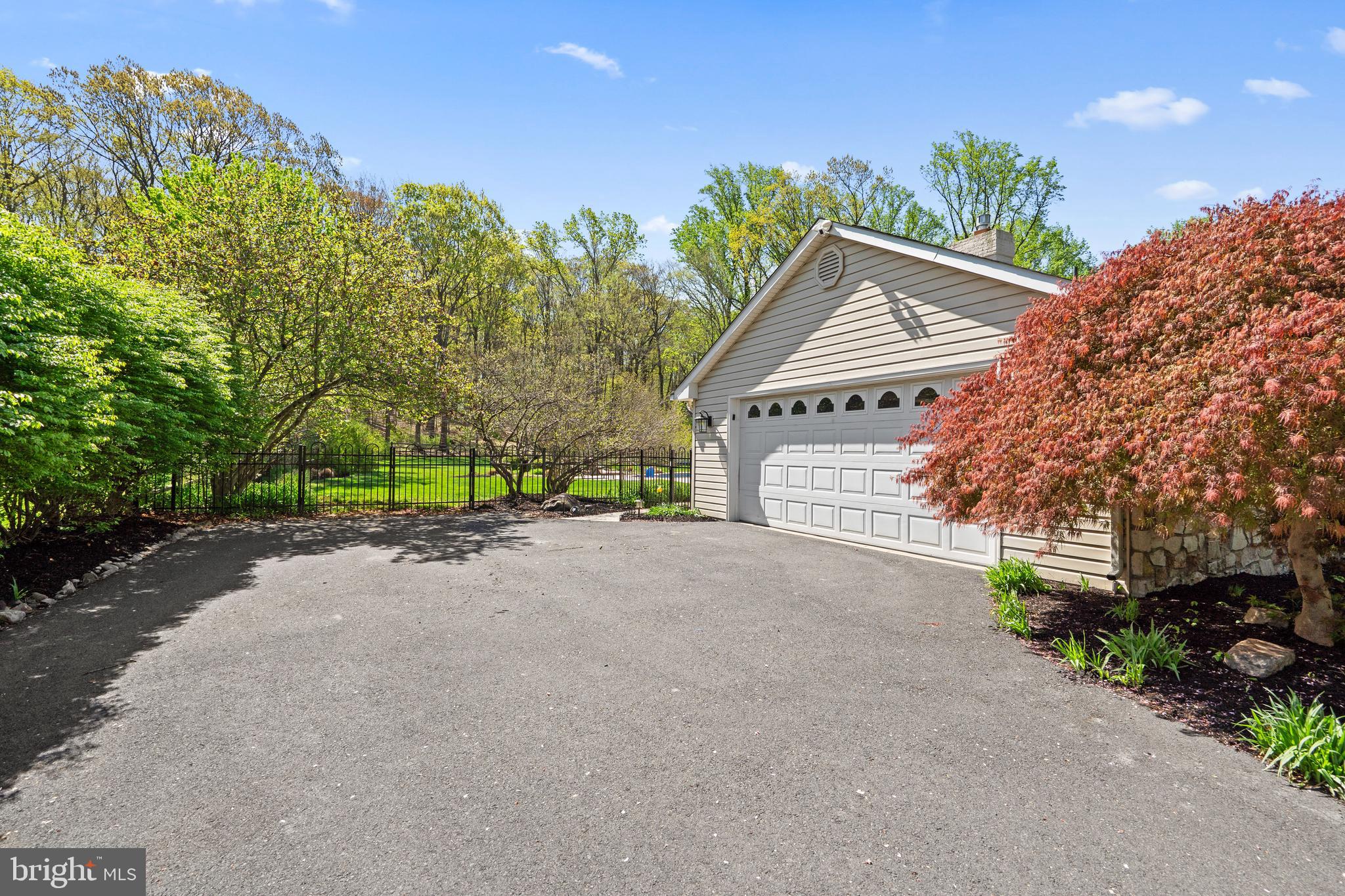 HUNTERS RUN - Residential