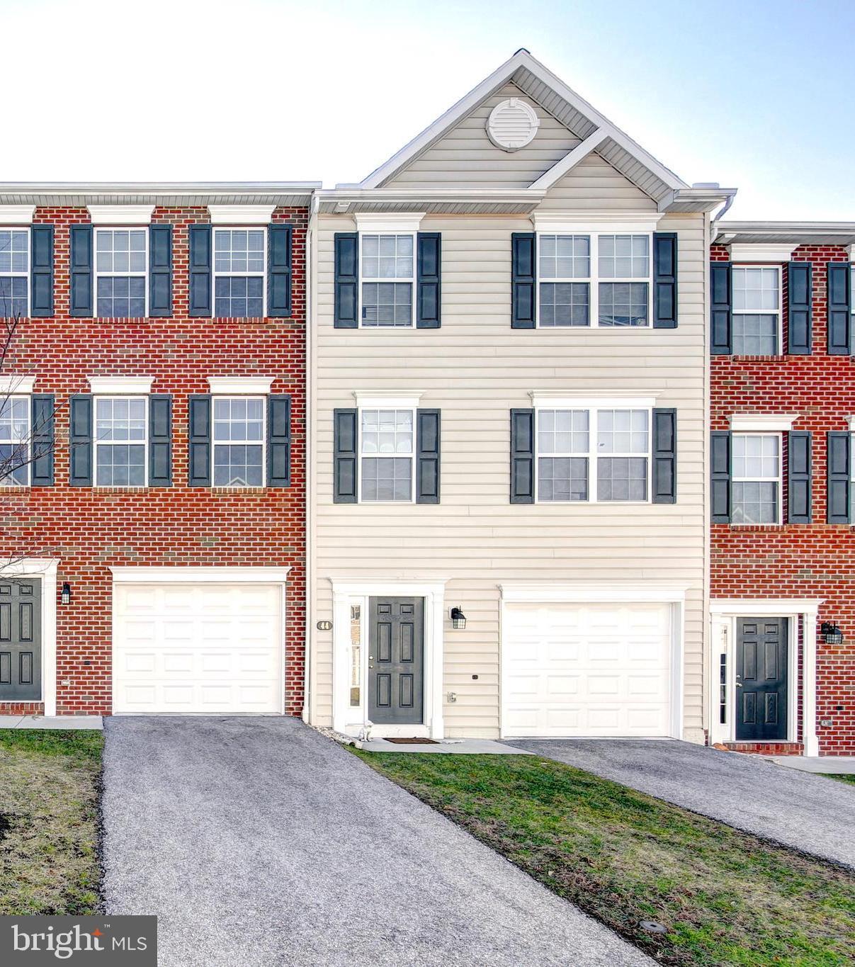 Limited Time Offer! Apply and Sign Now to receive One Month FREE If Rent by August 8th!
Don't miss out—call the leasing office today for all the details! Or swing by our open houses every Saturday and see for yourself!
