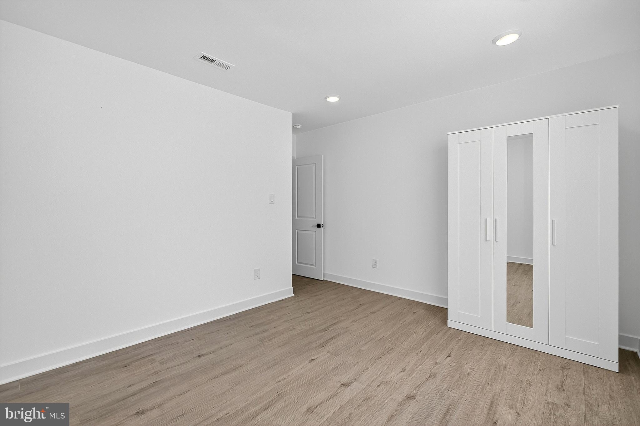 WEST OAK LANE - Residential Lease