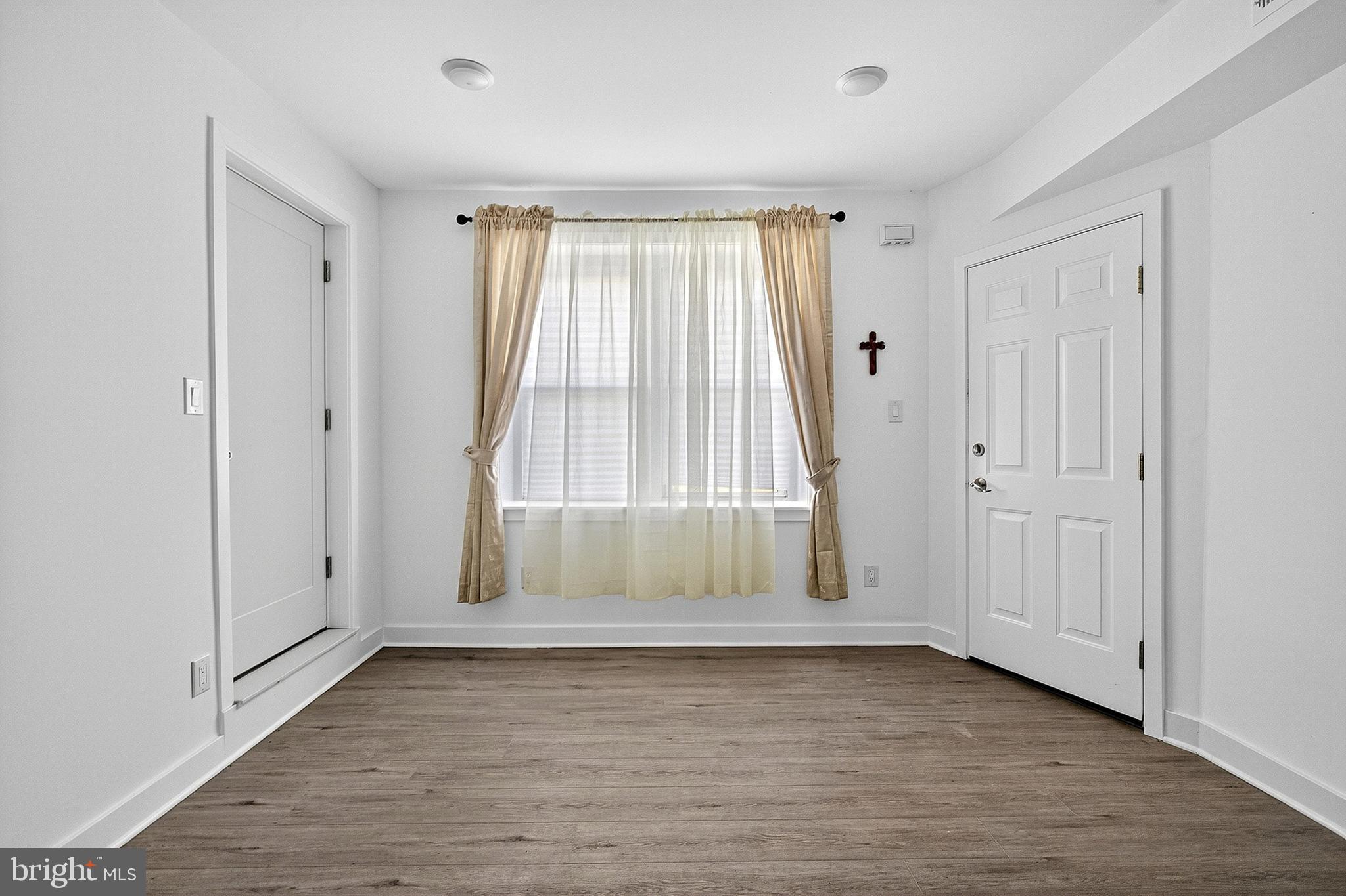 WEST OAK LANE - Residential Lease