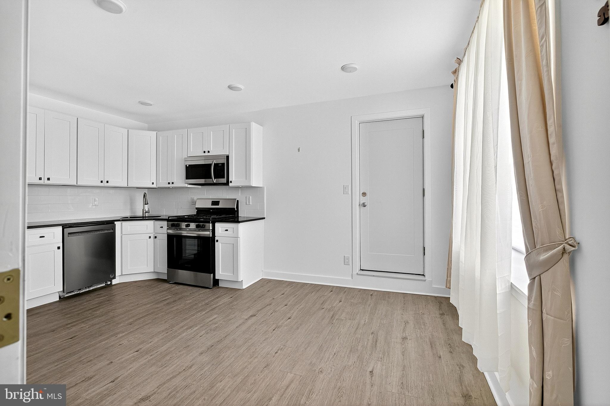 WEST OAK LANE - Residential Lease