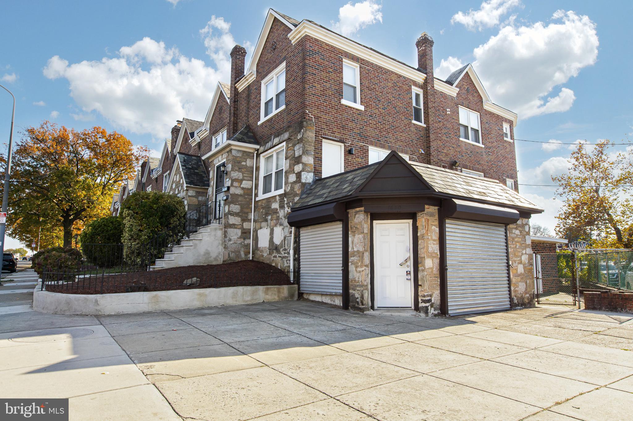 WEST OAK LANE - Residential Lease