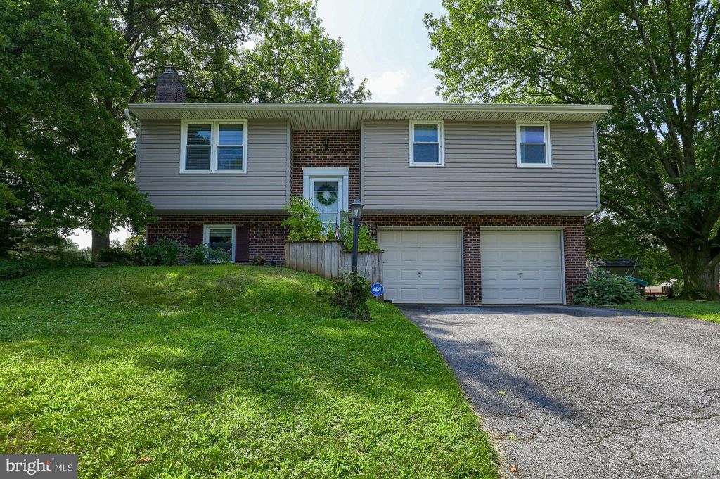 Photo of 302 DONNA AVE, LANCASTER, PA 17603 (MLS # PALA2038444)