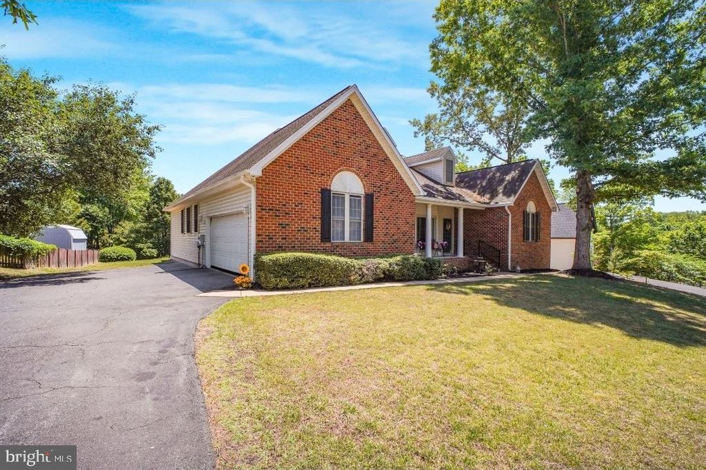Photo of 109 Huntington Hills Lane, FREDERICKSBURG, VA 22401 (MLS # VAFB2010230)