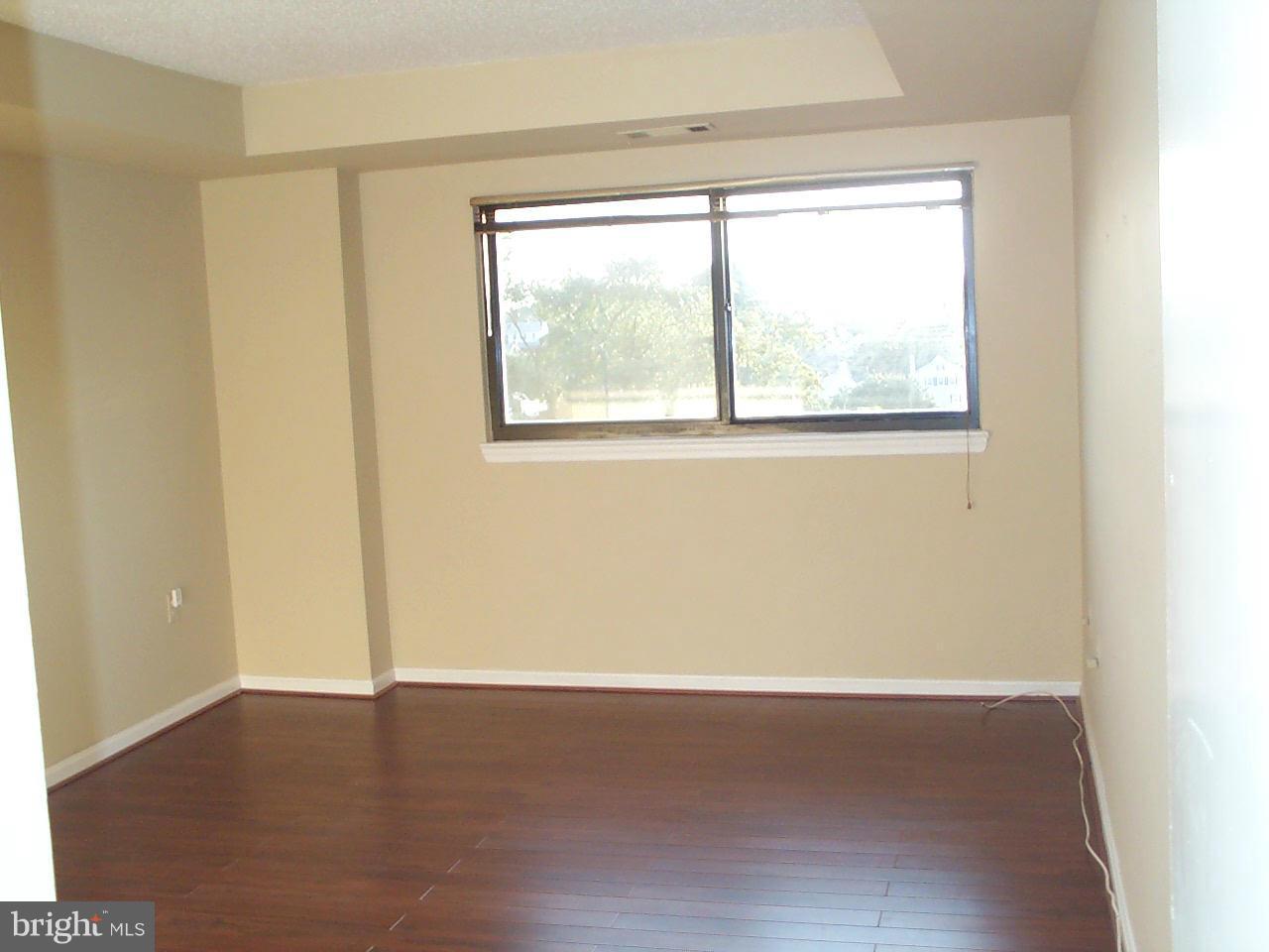 ROLAND PARK - Residential Lease