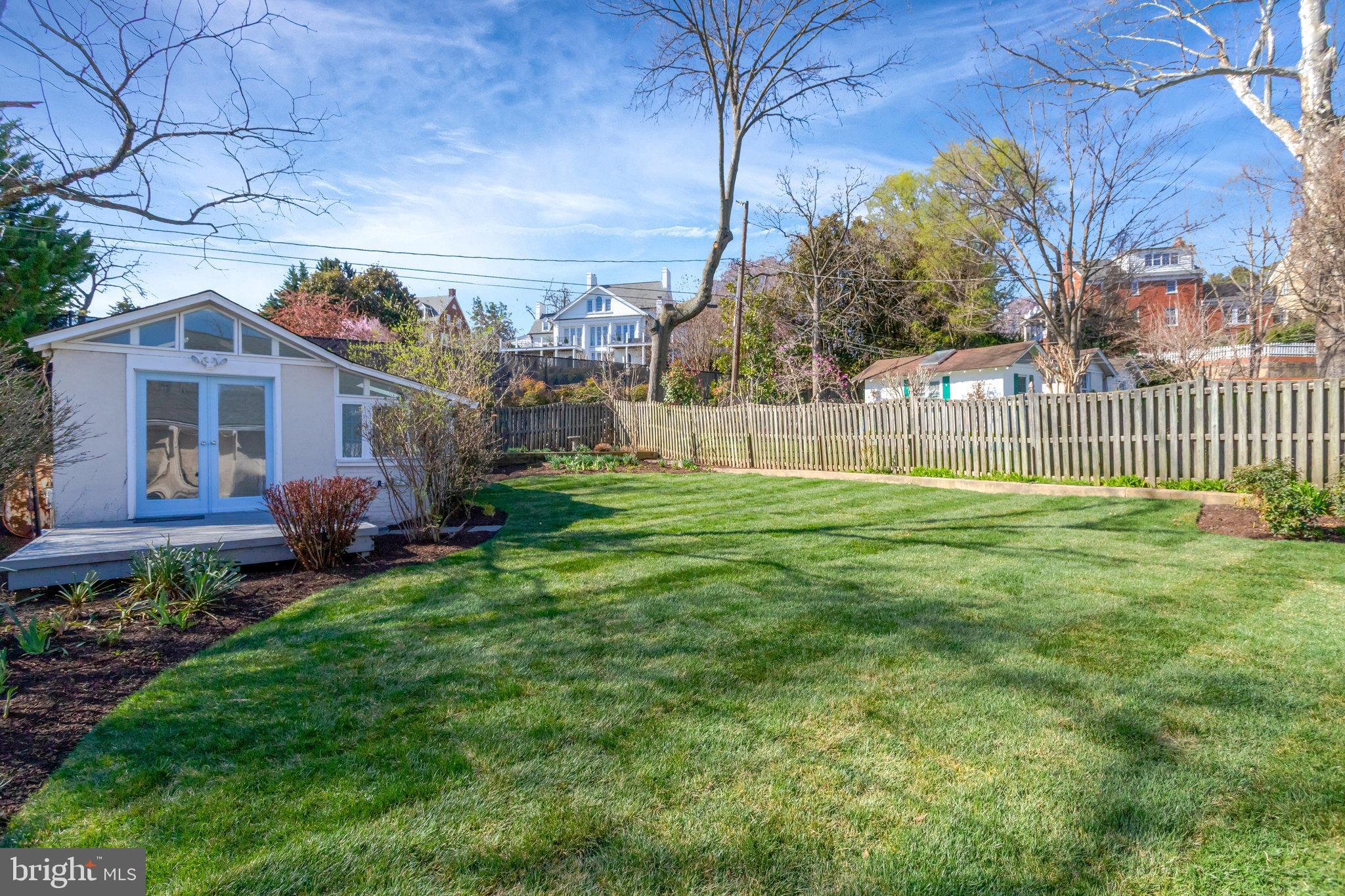 ROSEMONT PARK - Residential