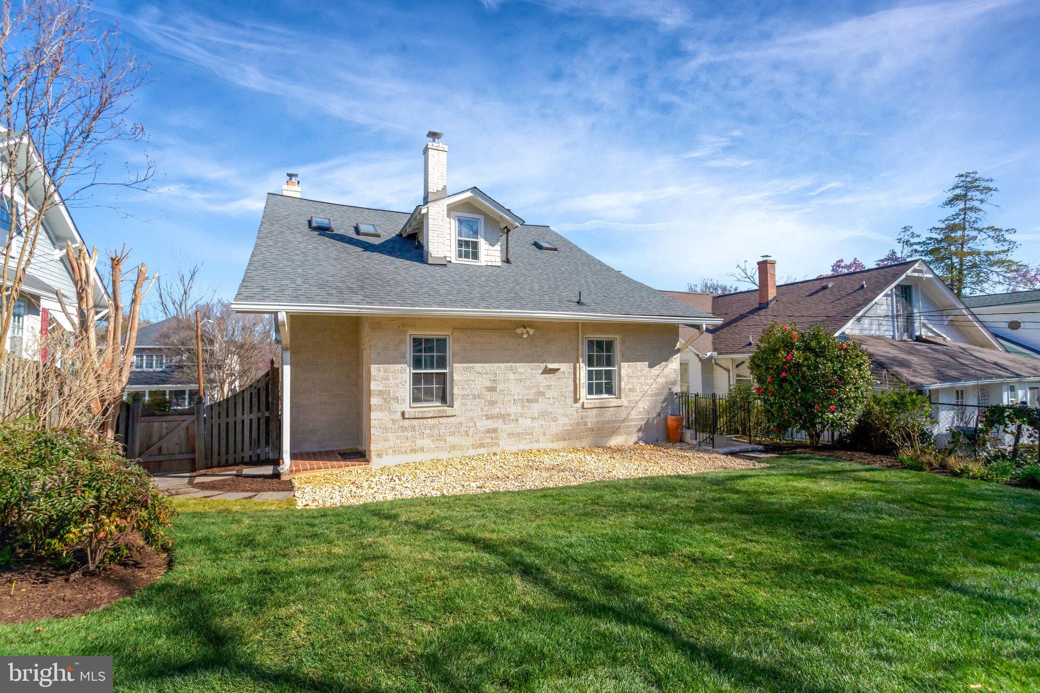 ROSEMONT PARK - Residential