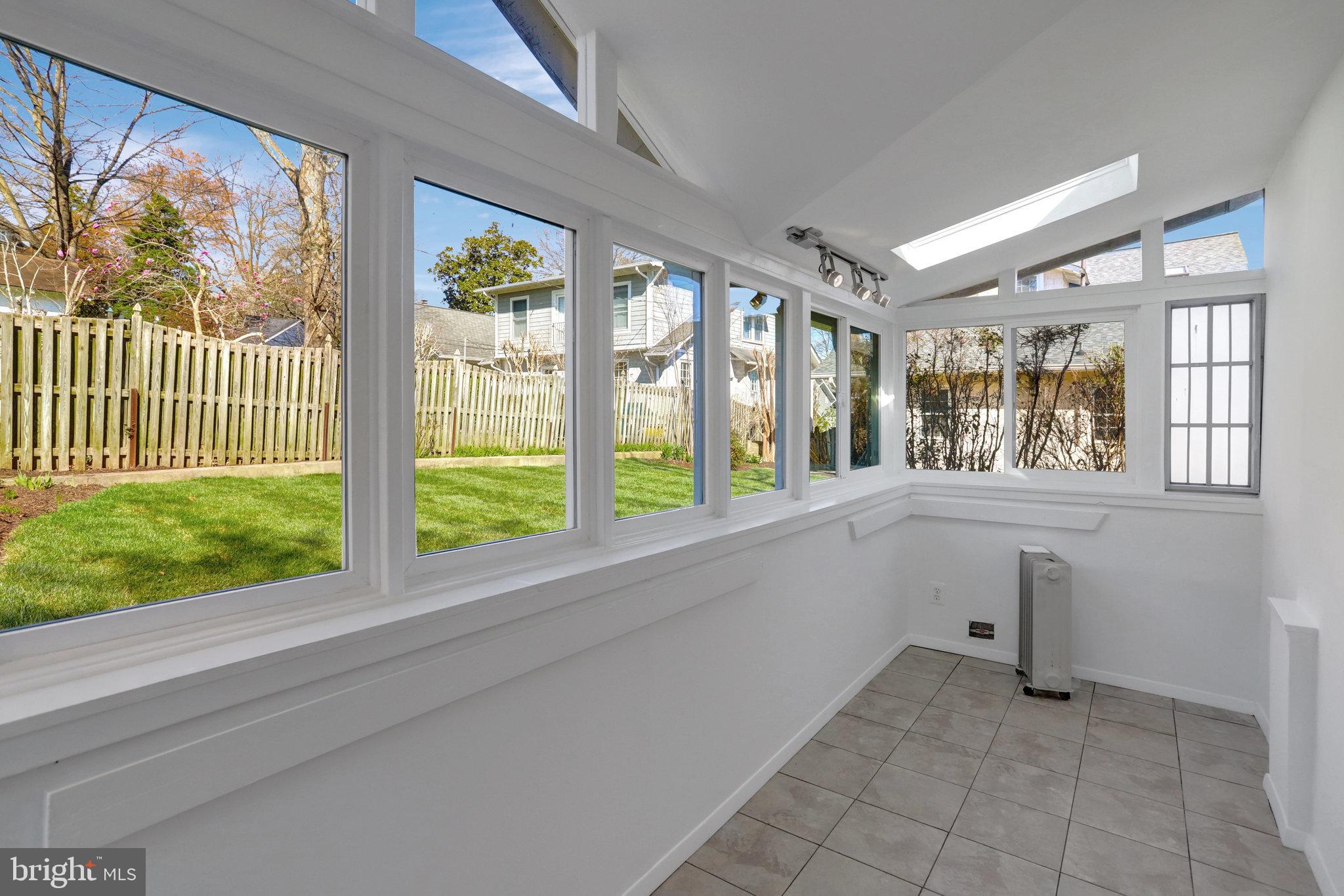 ROSEMONT PARK - Residential