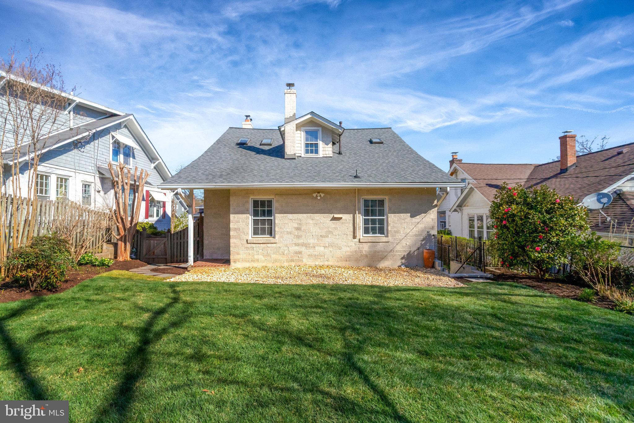 ROSEMONT PARK - Residential