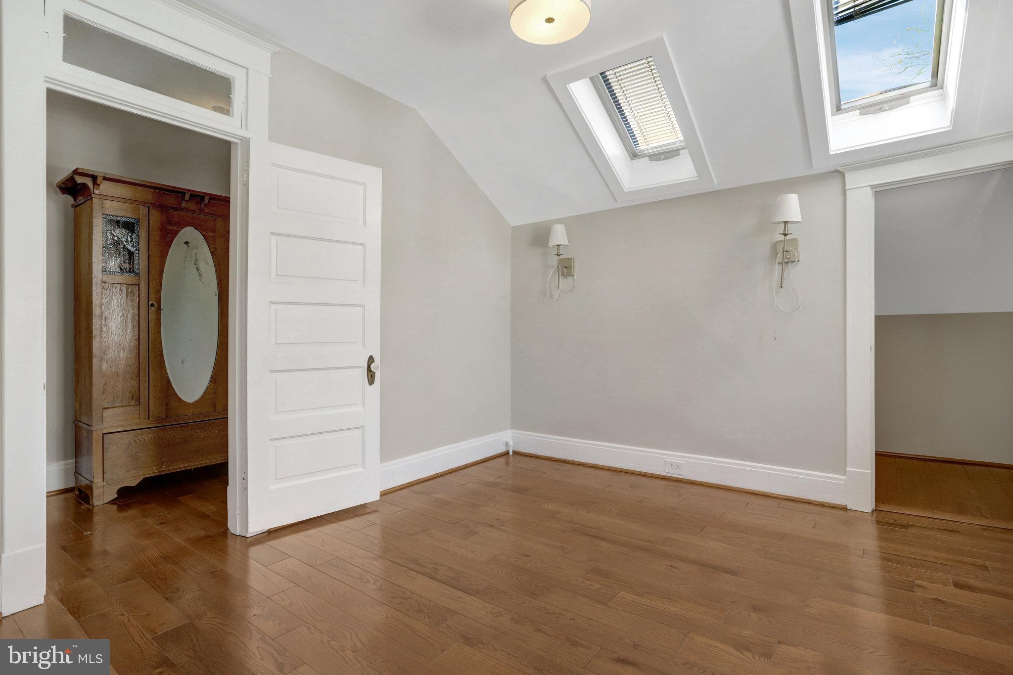 ROSEMONT PARK - Residential