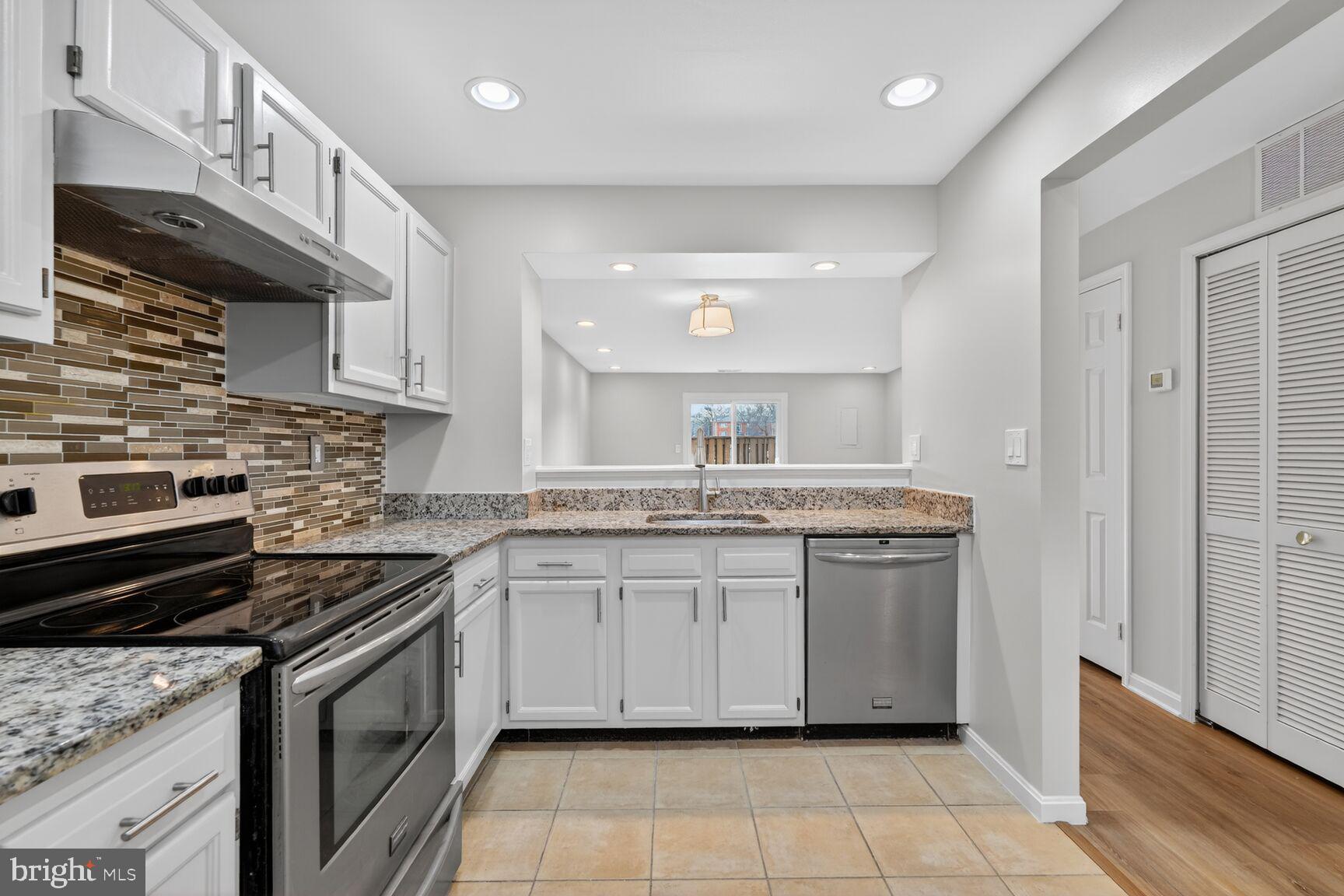 DUNDREE KNOLL - Residential