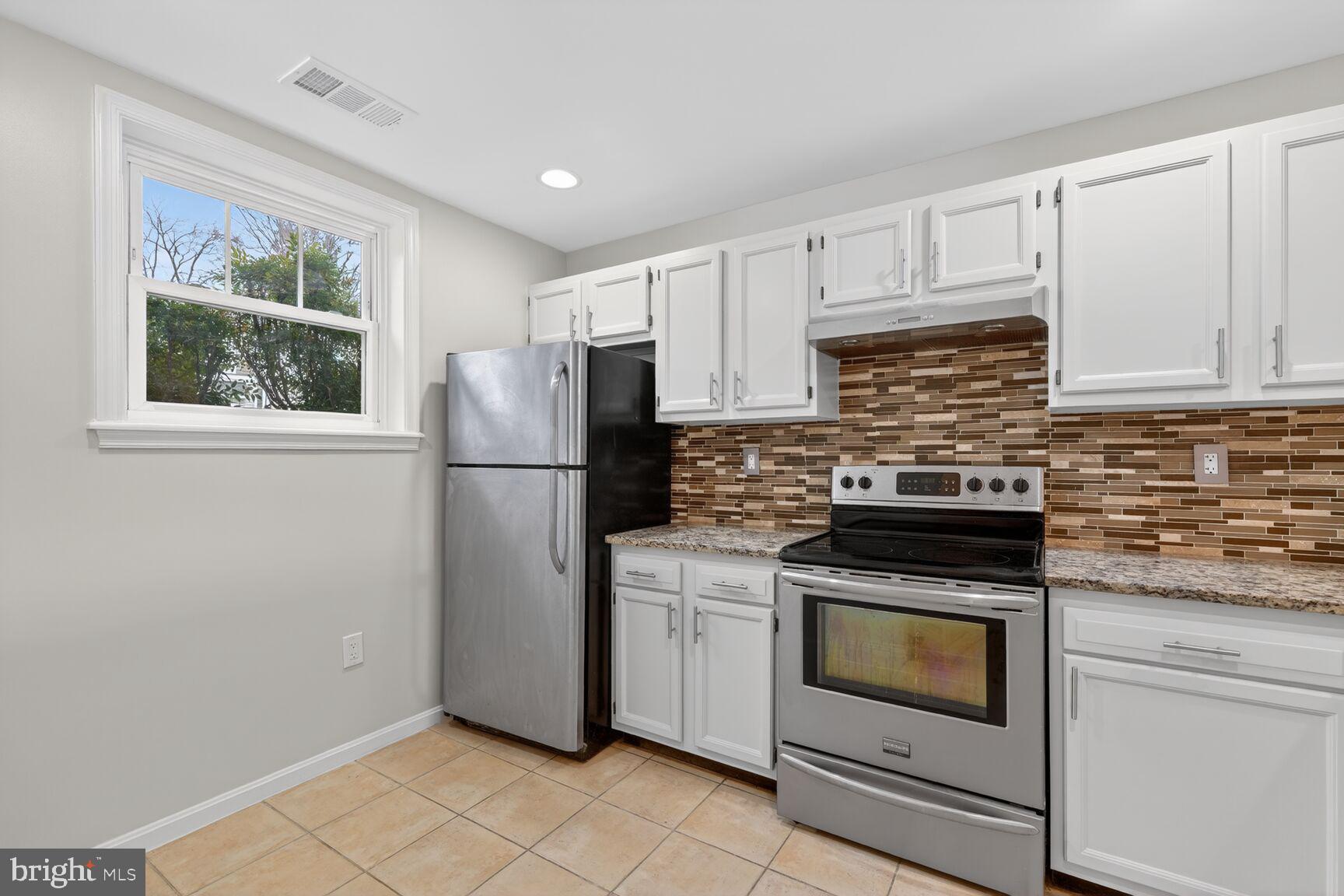 DUNDREE KNOLL - Residential