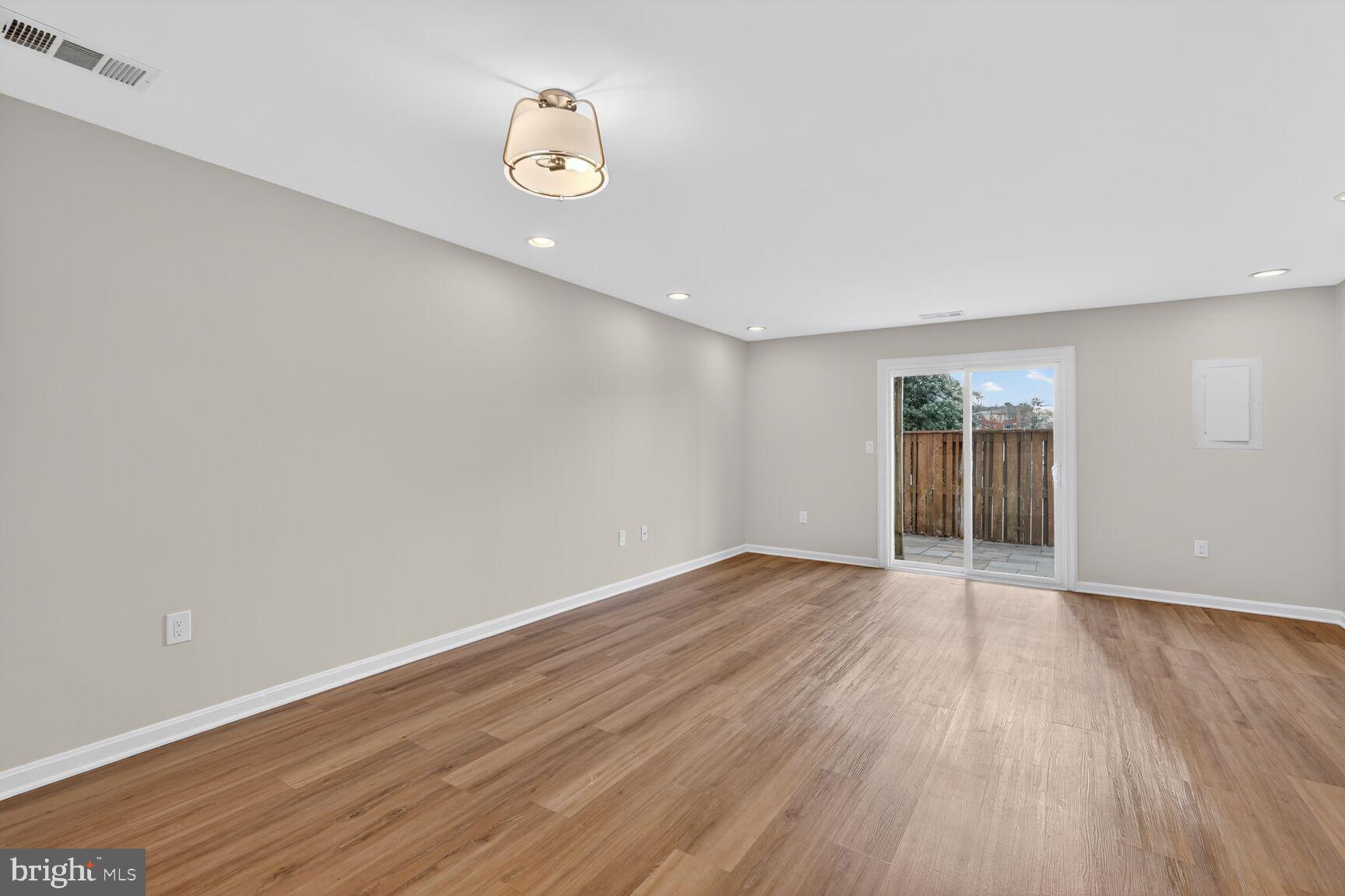 DUNDREE KNOLL - Residential