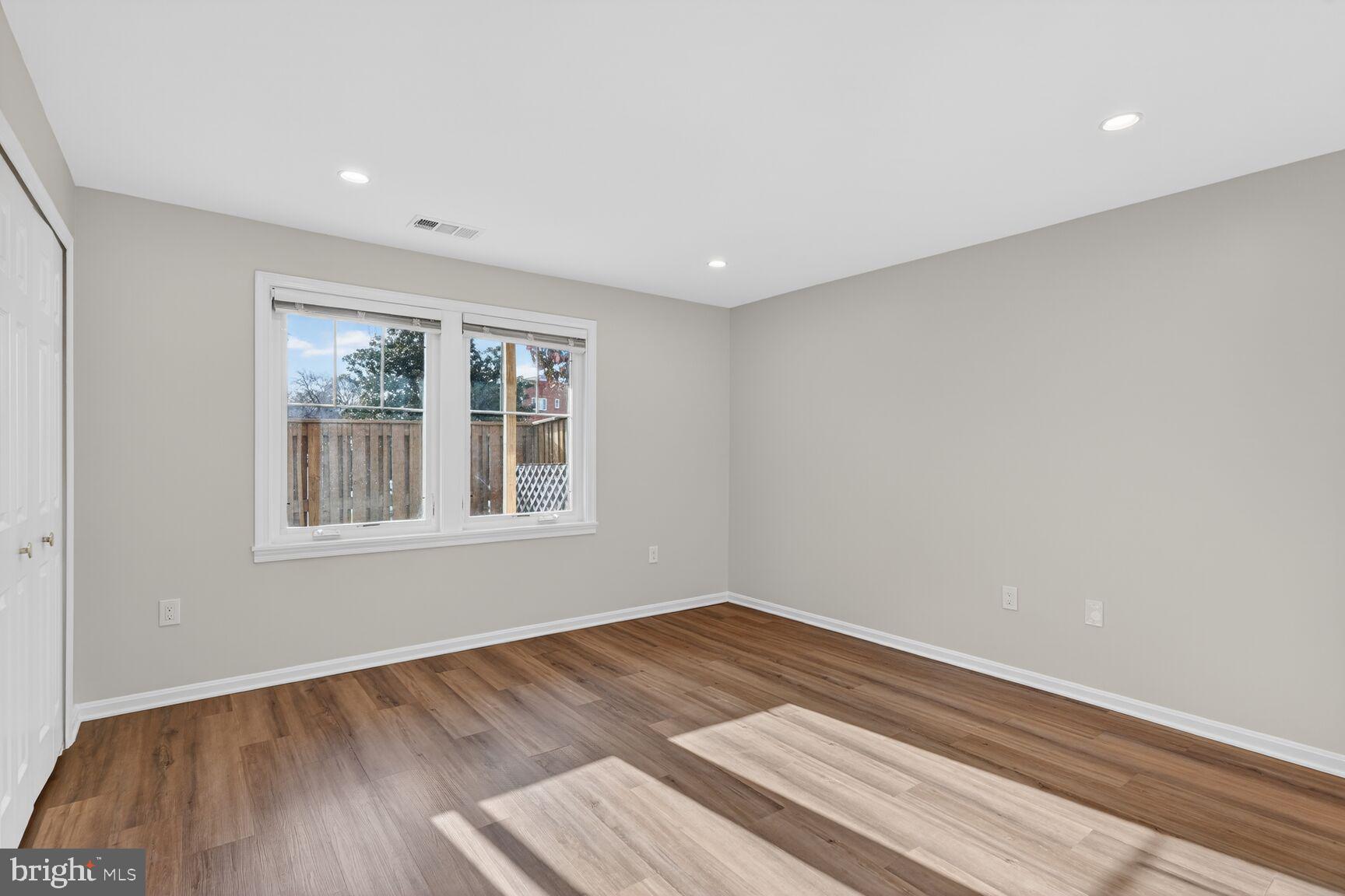 DUNDREE KNOLL - Residential