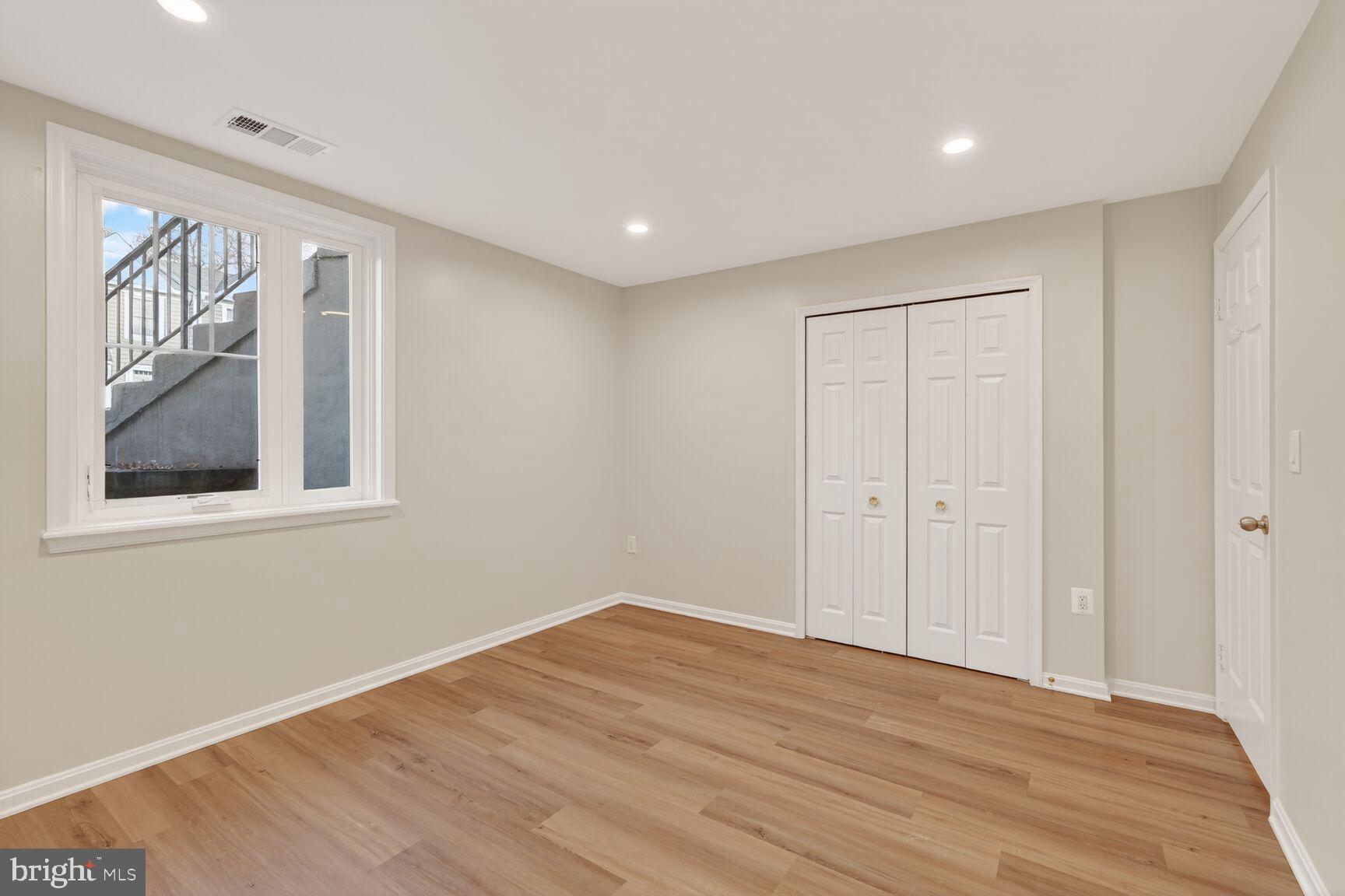 DUNDREE KNOLL - Residential